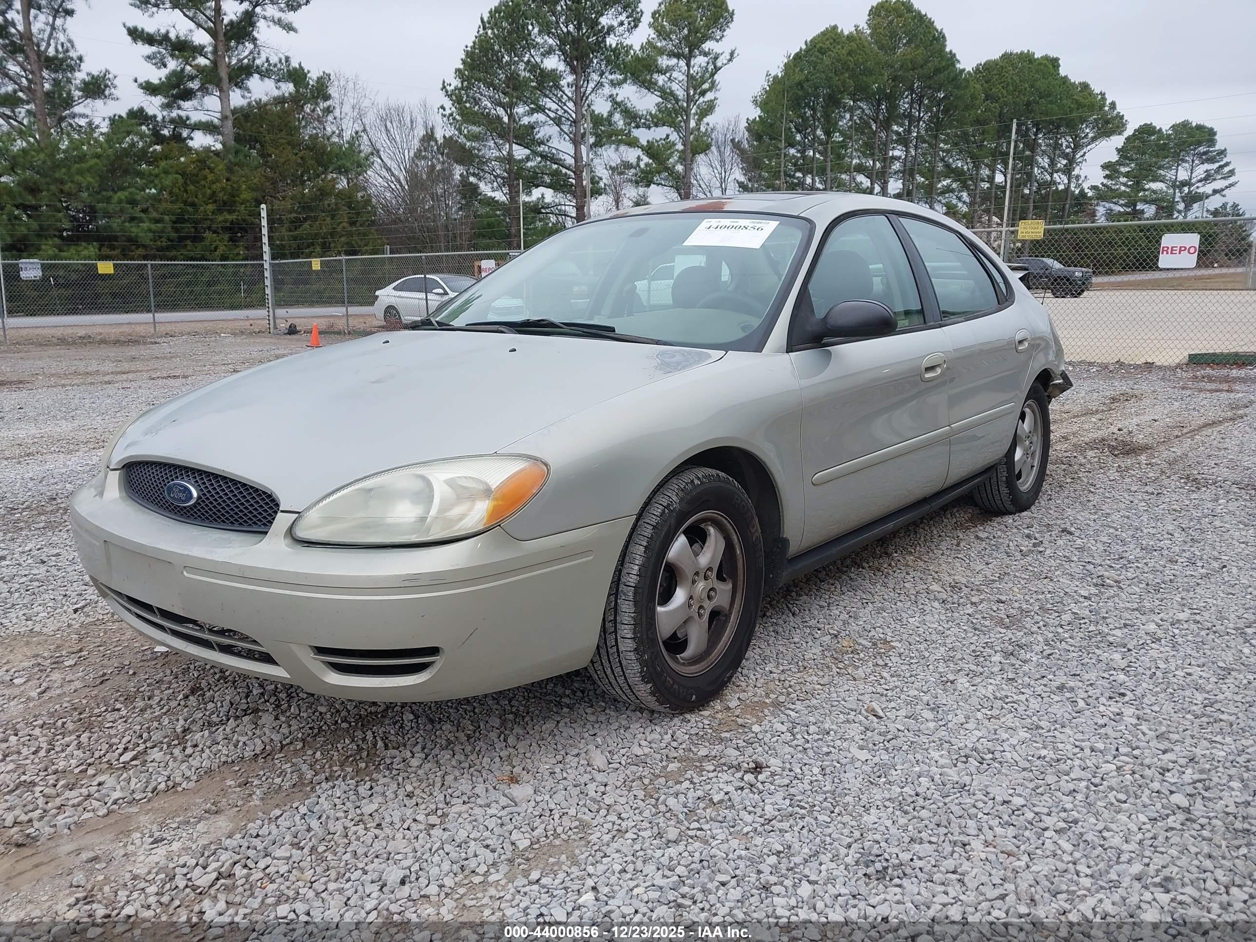FORD TAURUS image 2