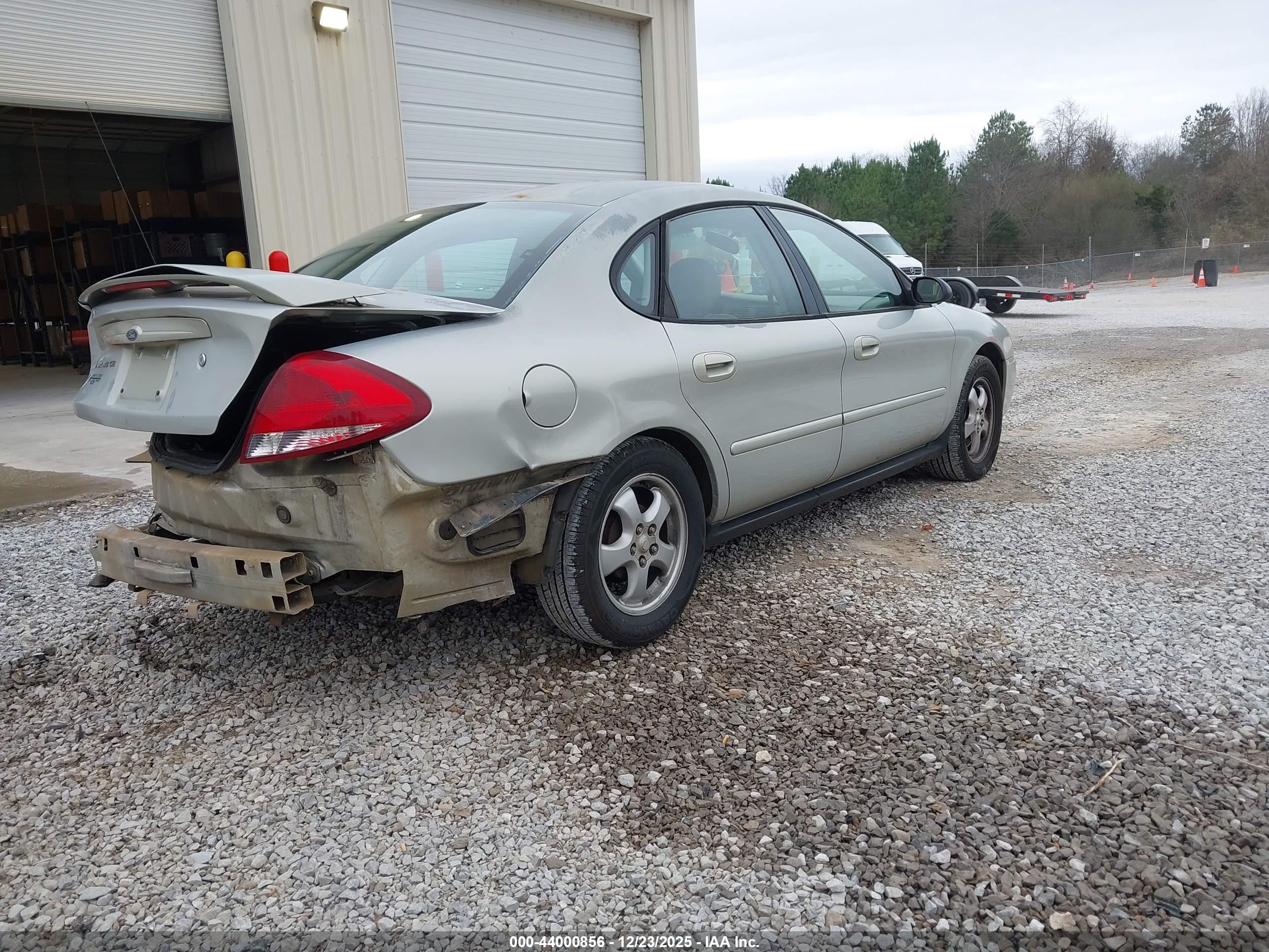 FORD TAURUS image 4