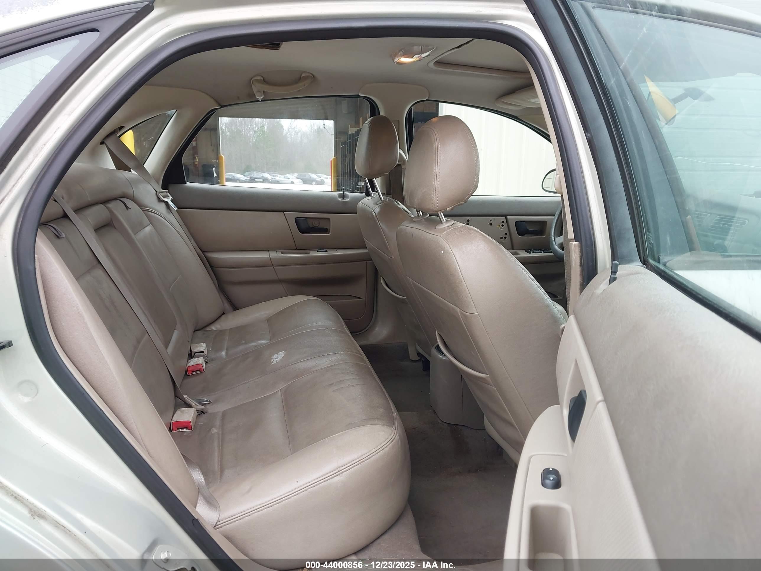 FORD TAURUS image 8