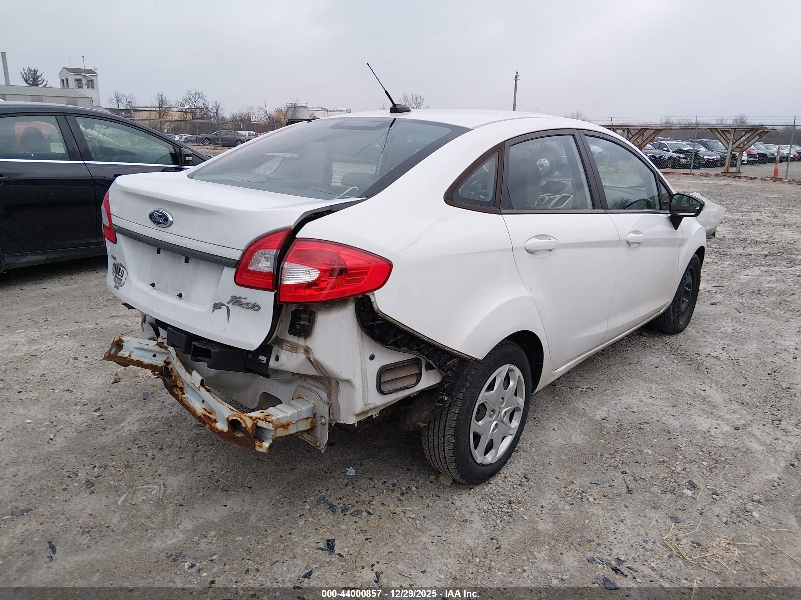 FORD FIESTA image 4