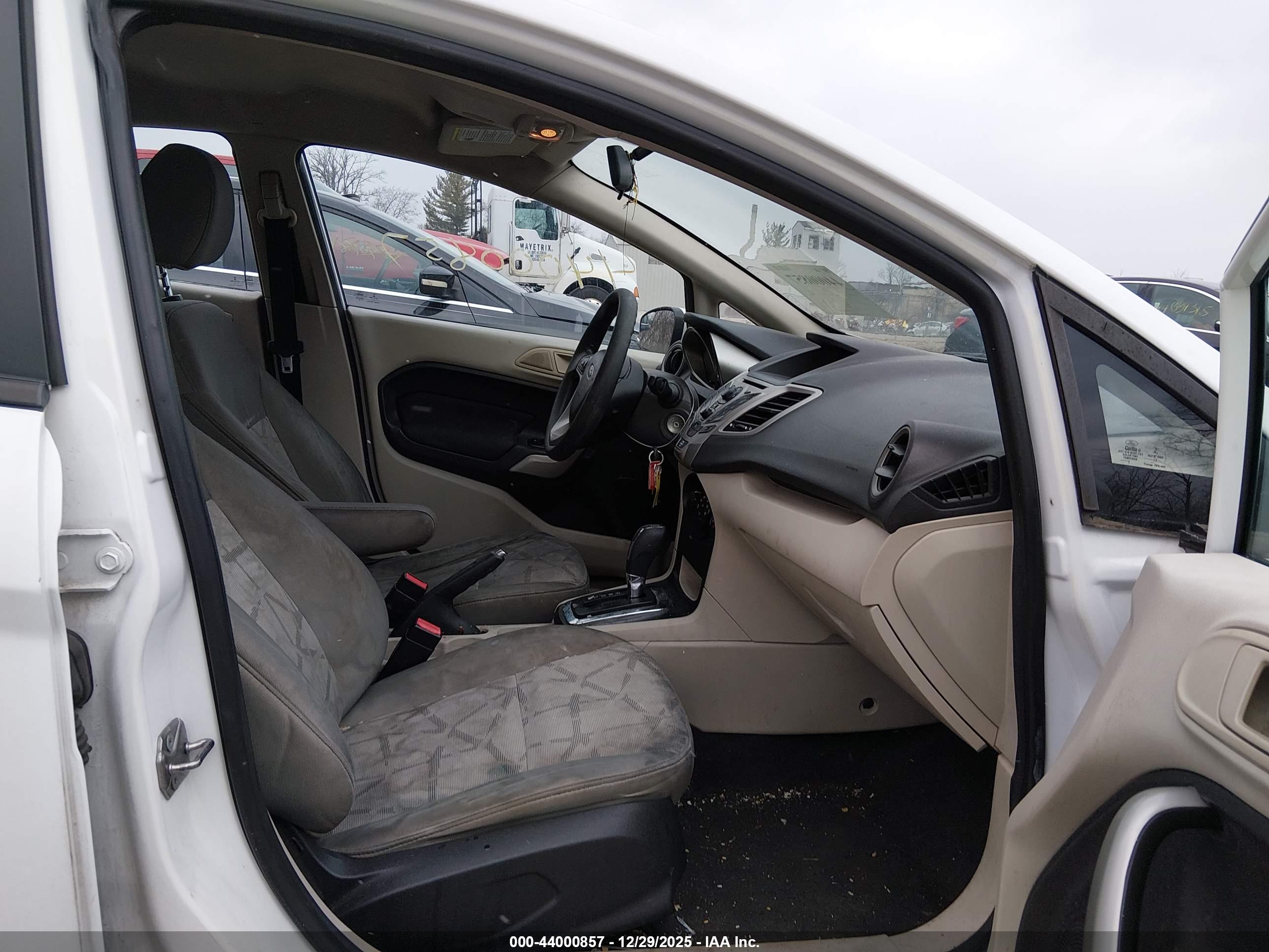 FORD FIESTA image 5