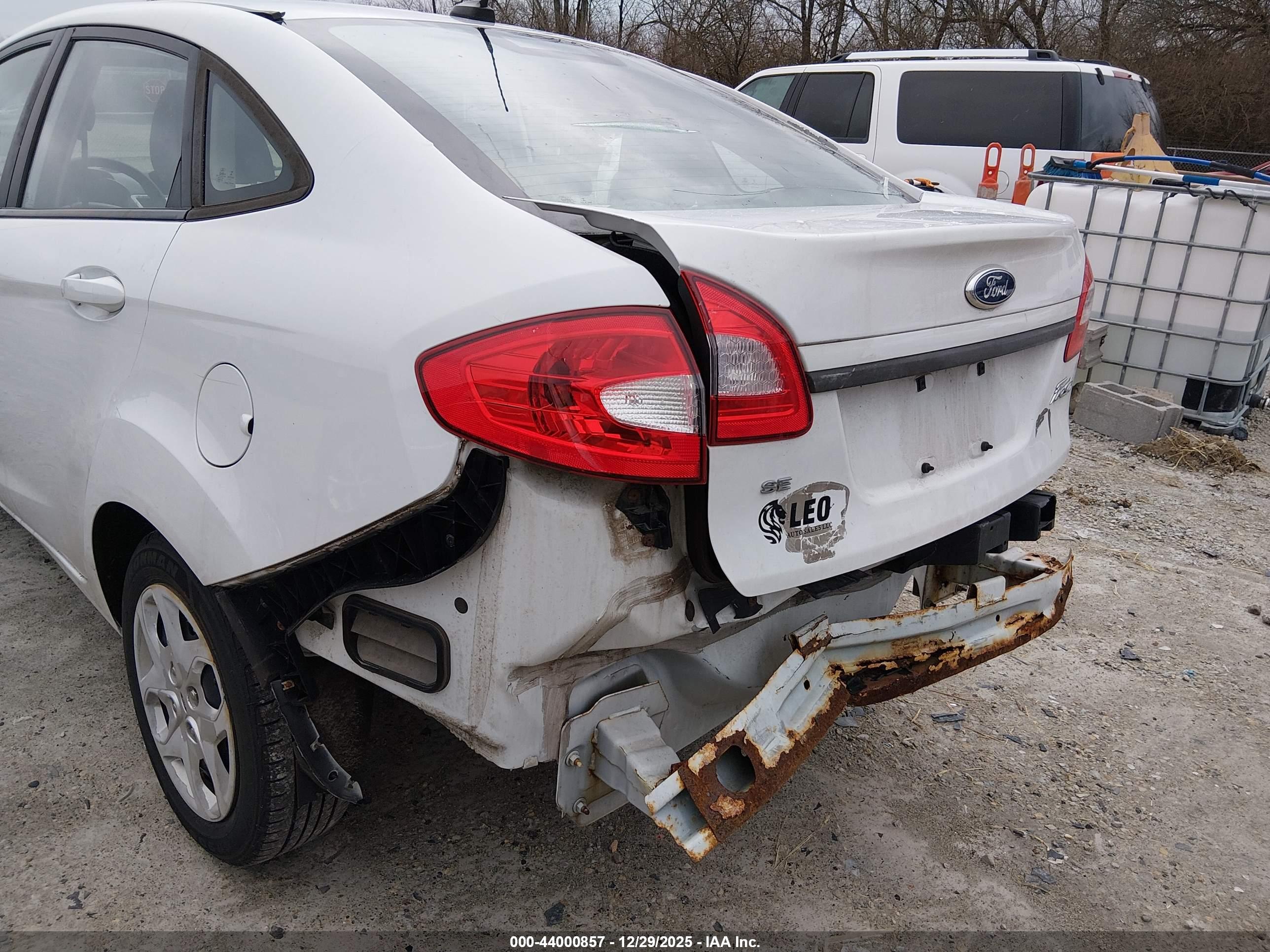 FORD FIESTA image 6