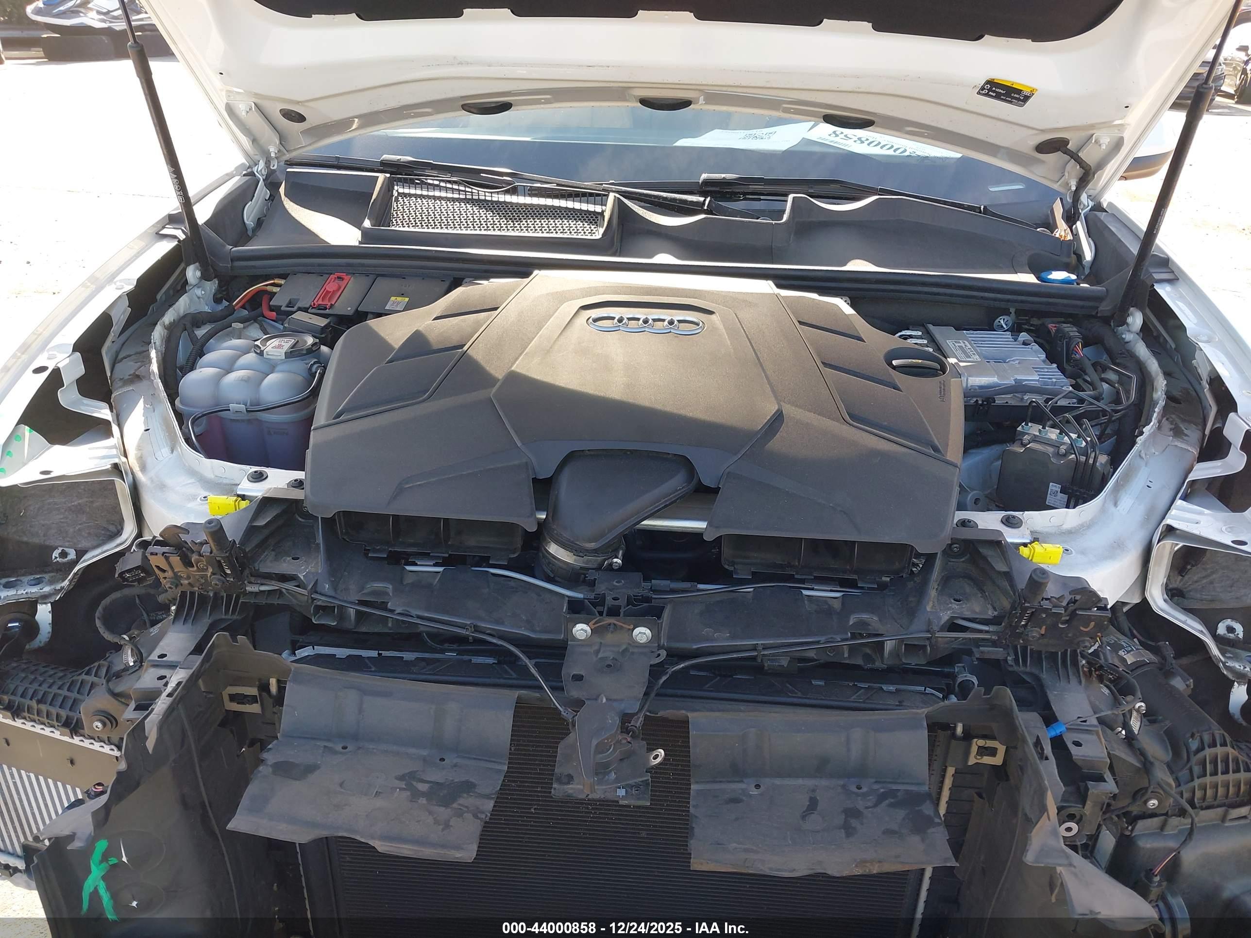 AUDI Q8 image 10