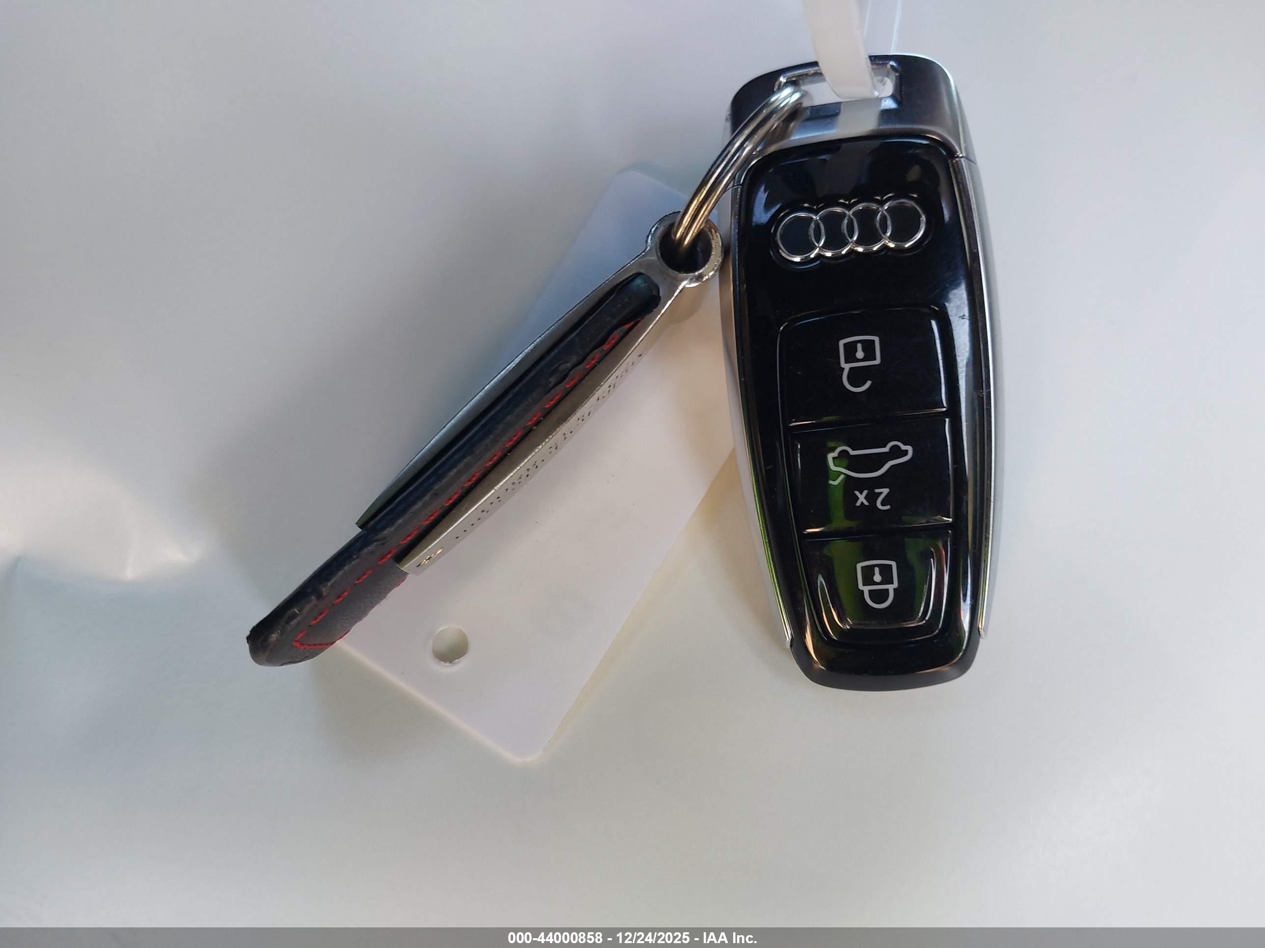 AUDI Q8 image 11