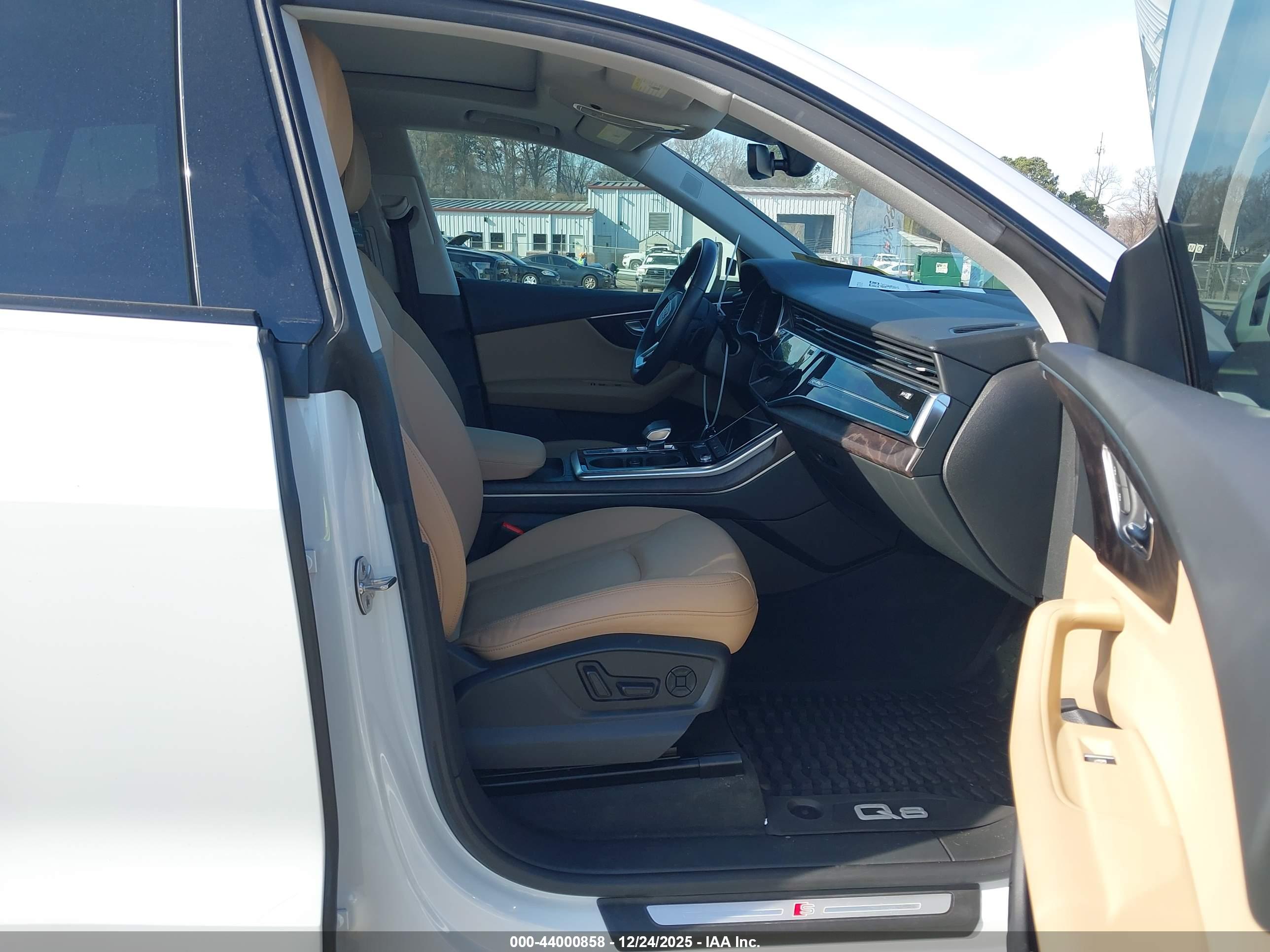 AUDI Q8 image 5