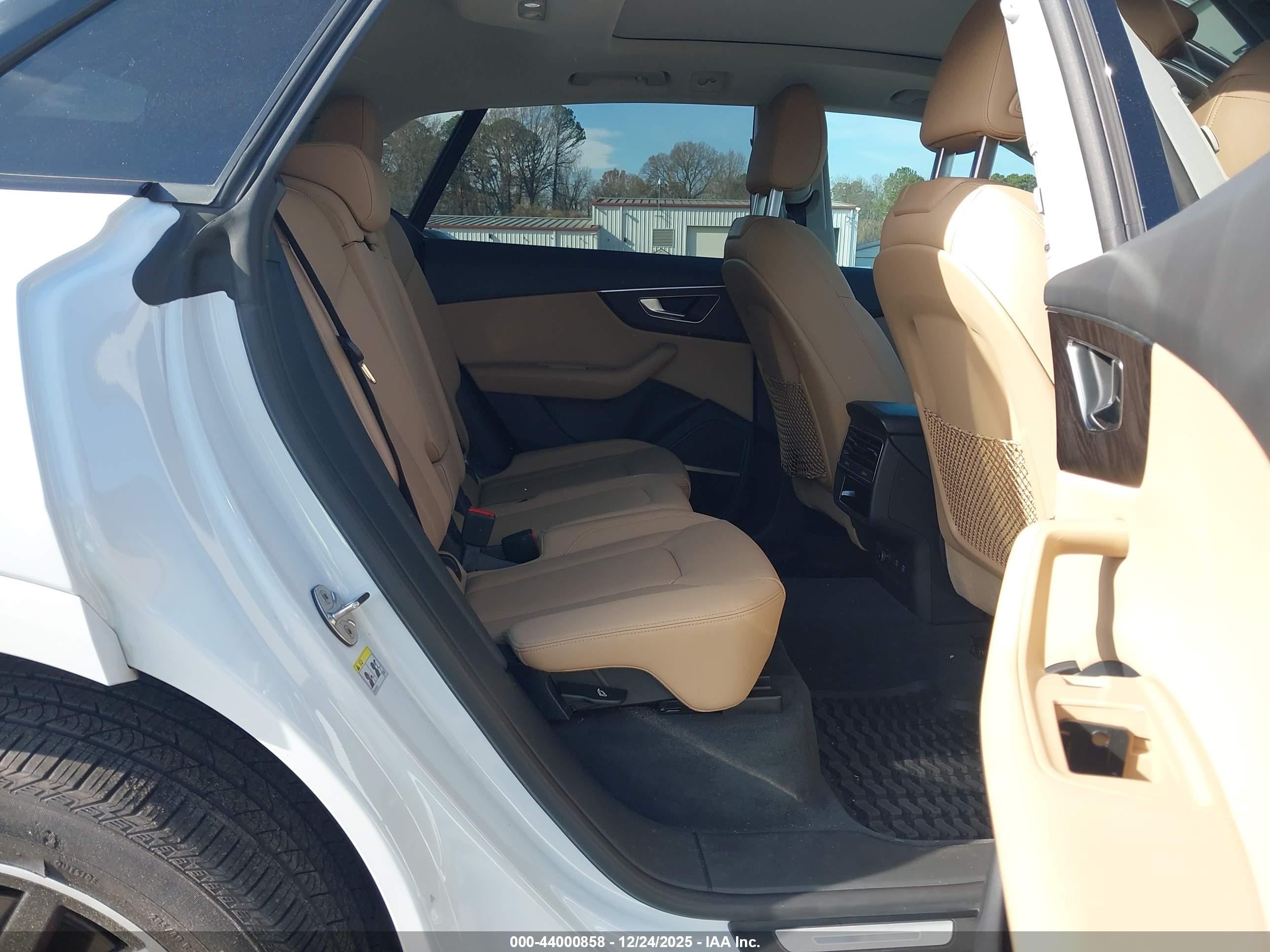 AUDI Q8 image 8