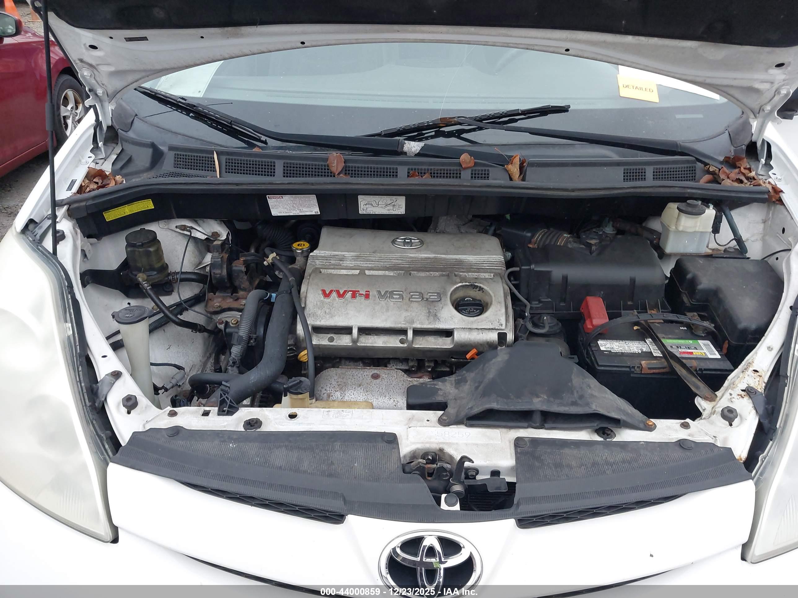TOYOTA SIENNA image 10