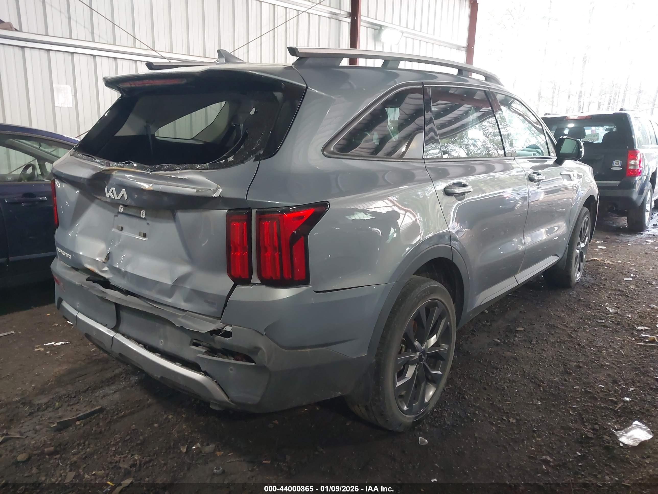 KIA SORENTO image 4