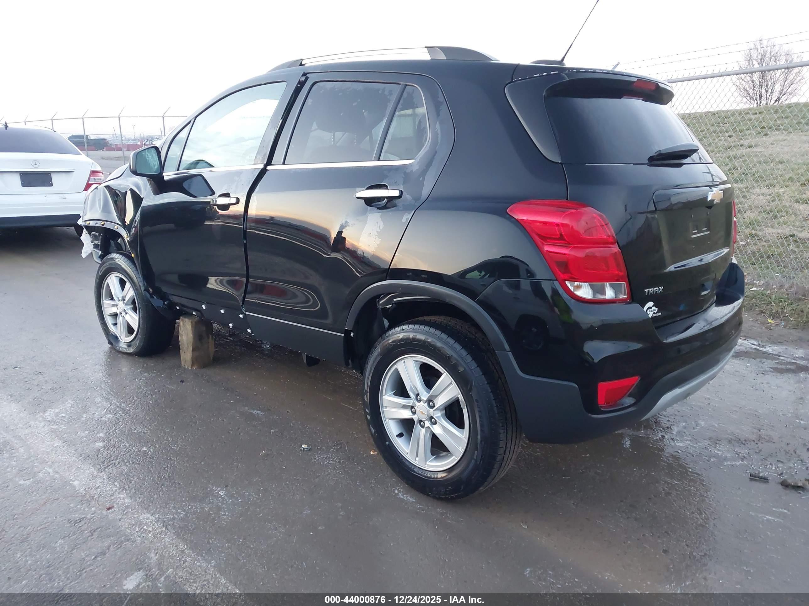 CHEVROLET TRAX image 3