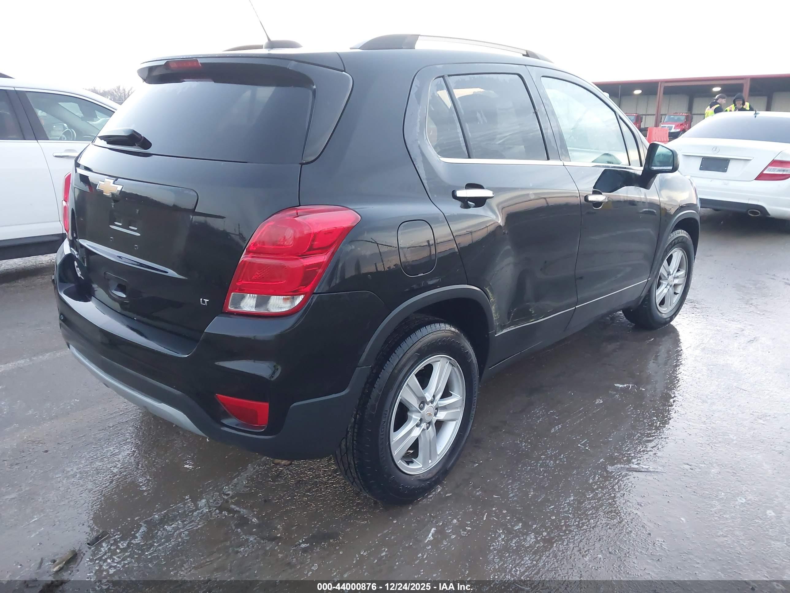 CHEVROLET TRAX image 4