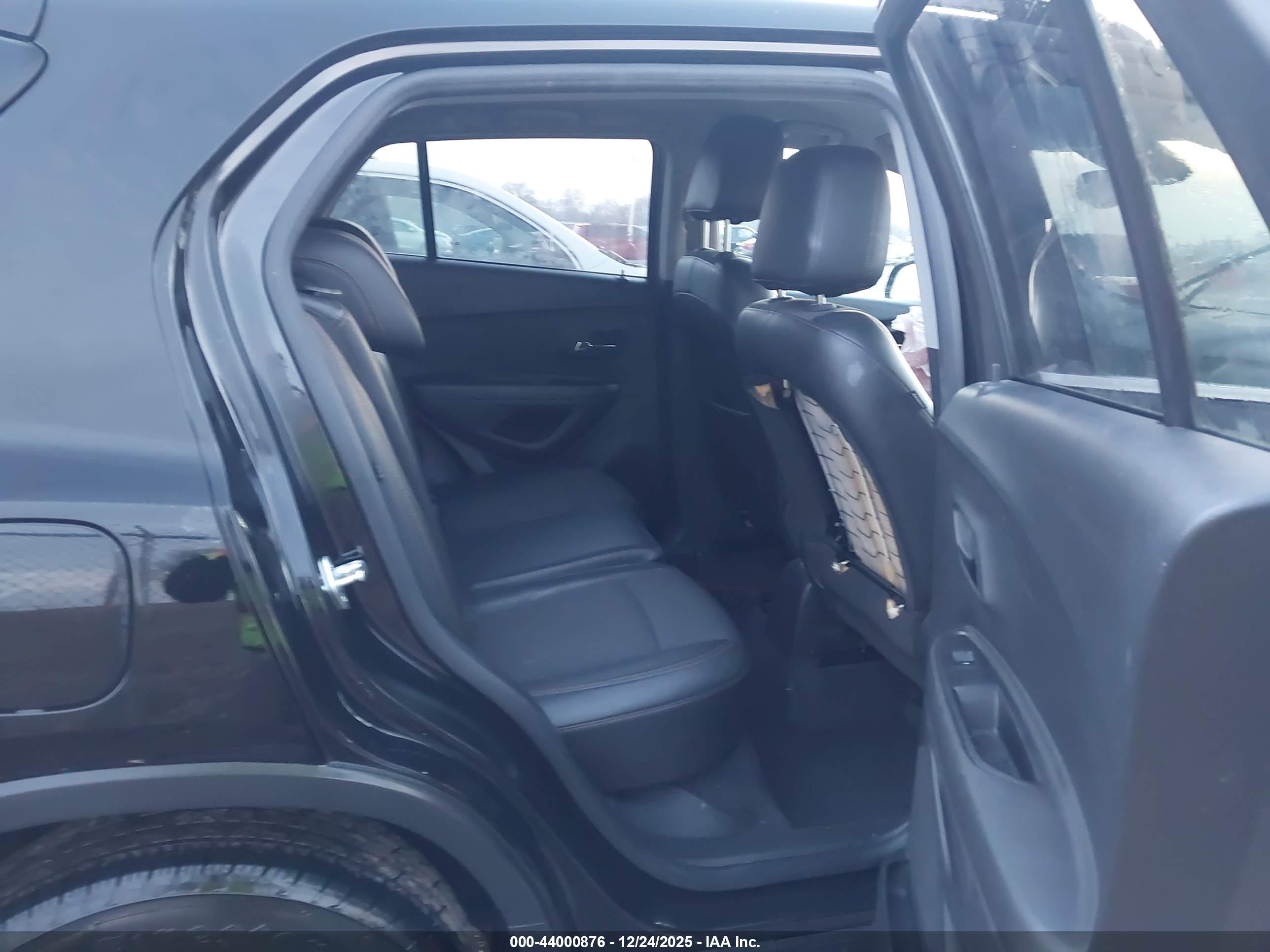 CHEVROLET TRAX image 8