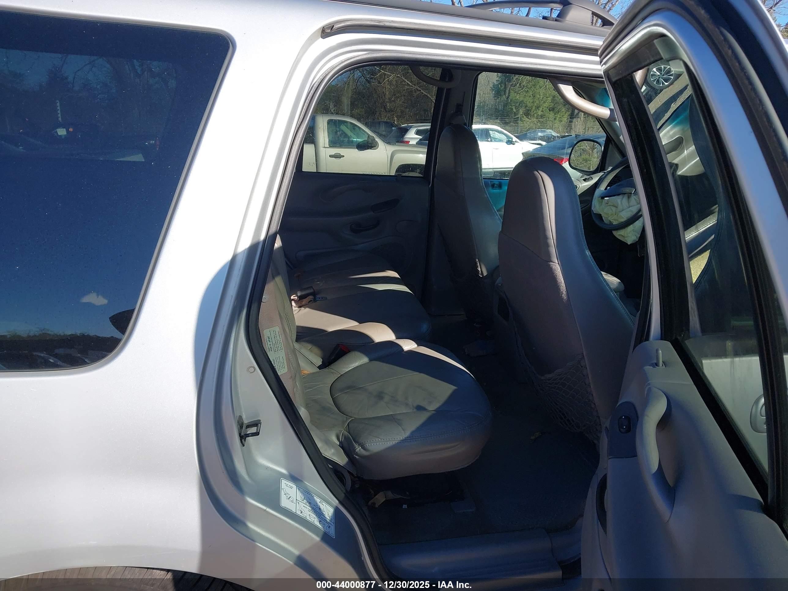 FORD EXPEDITION image 8