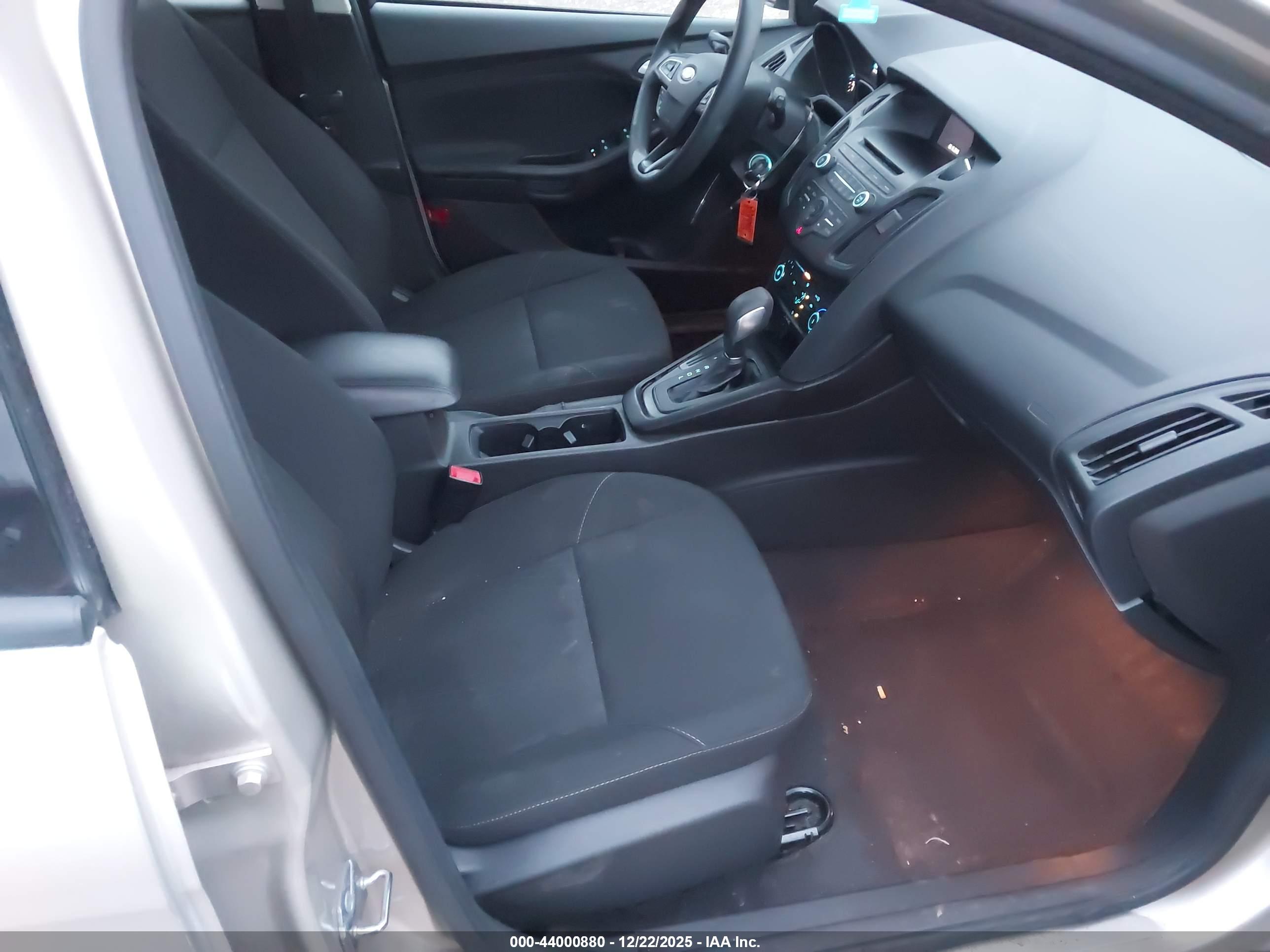 FORD FOCUS image 5