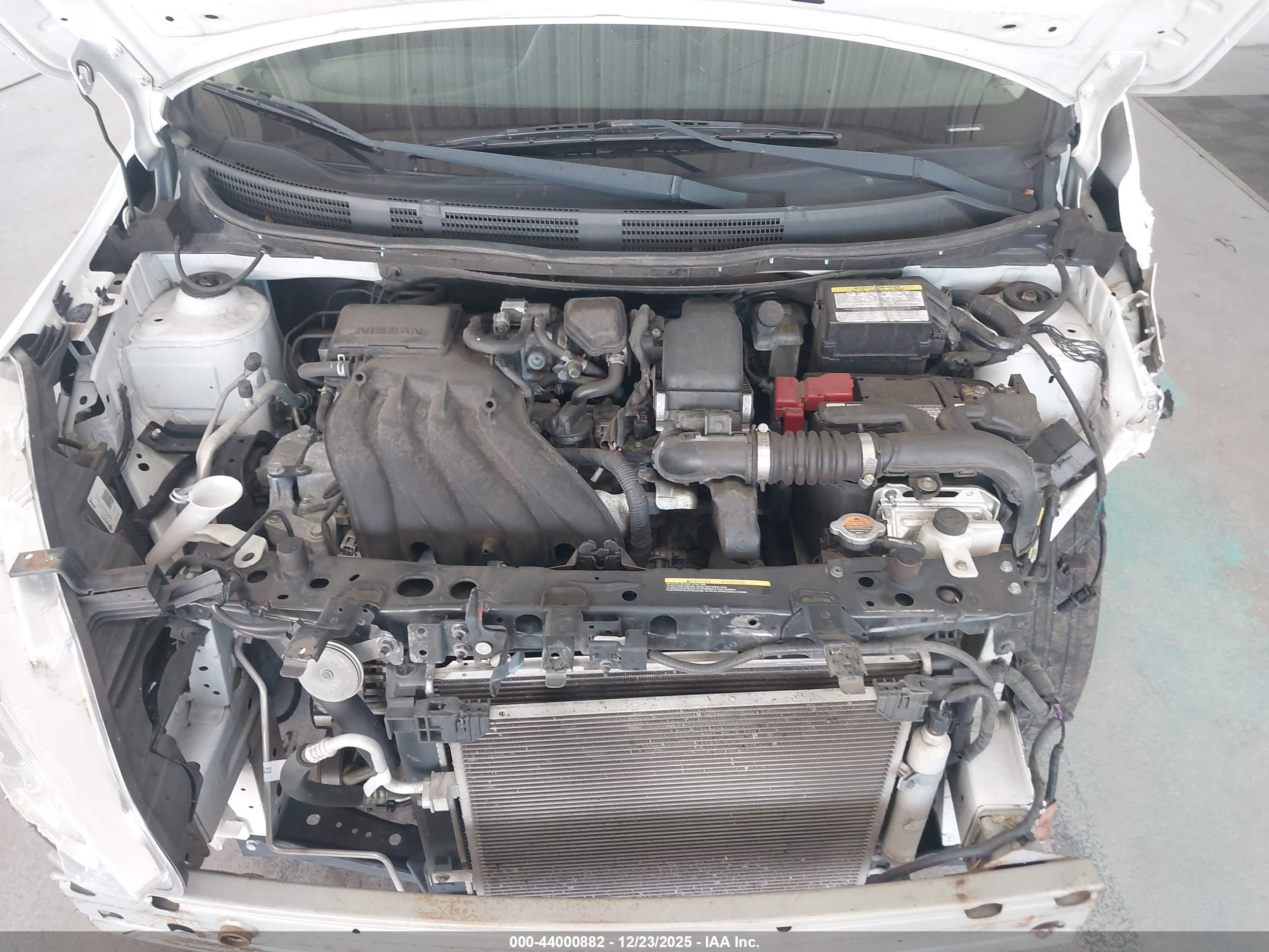 NISSAN VERSA image 10