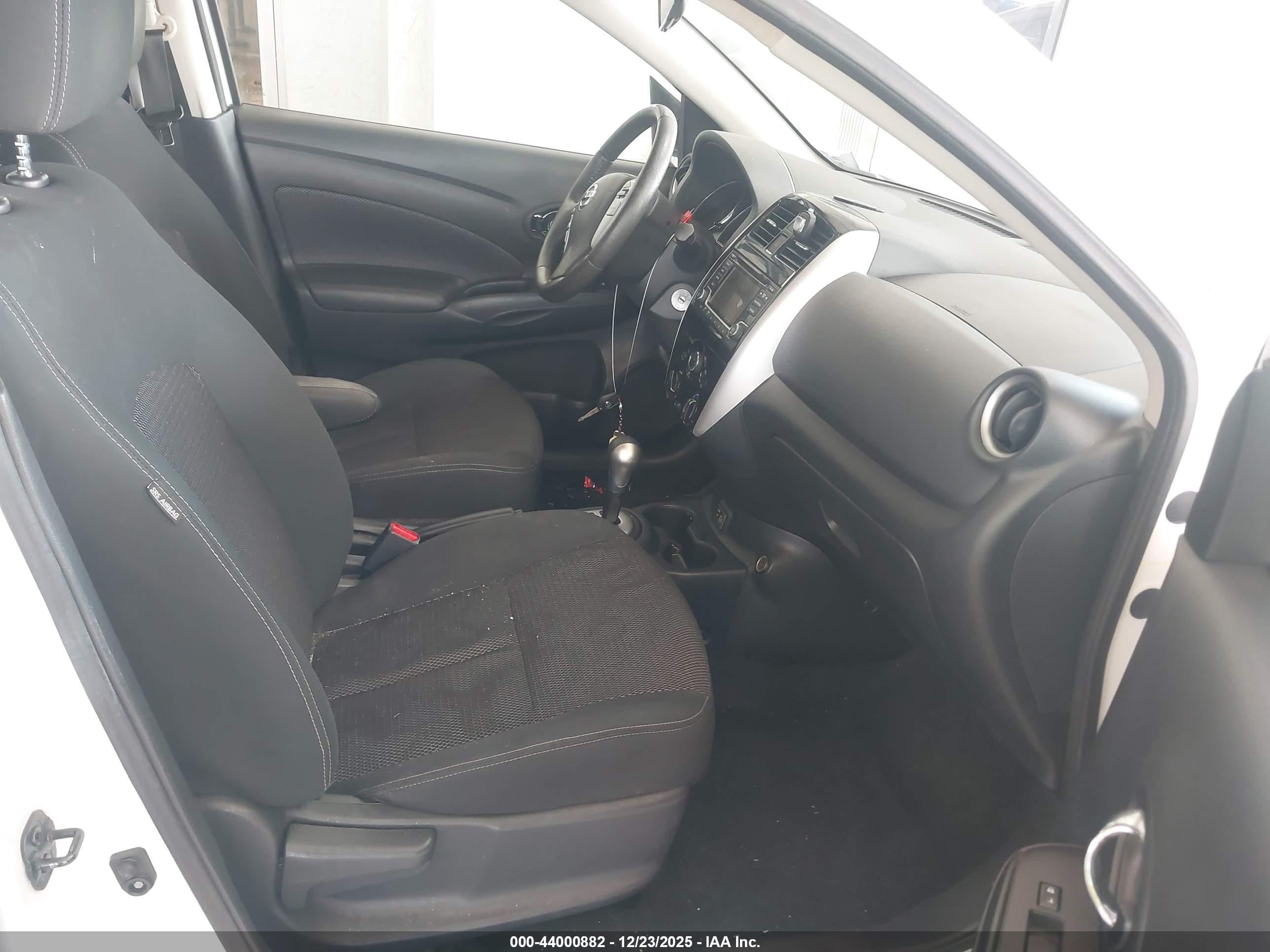 NISSAN VERSA image 5