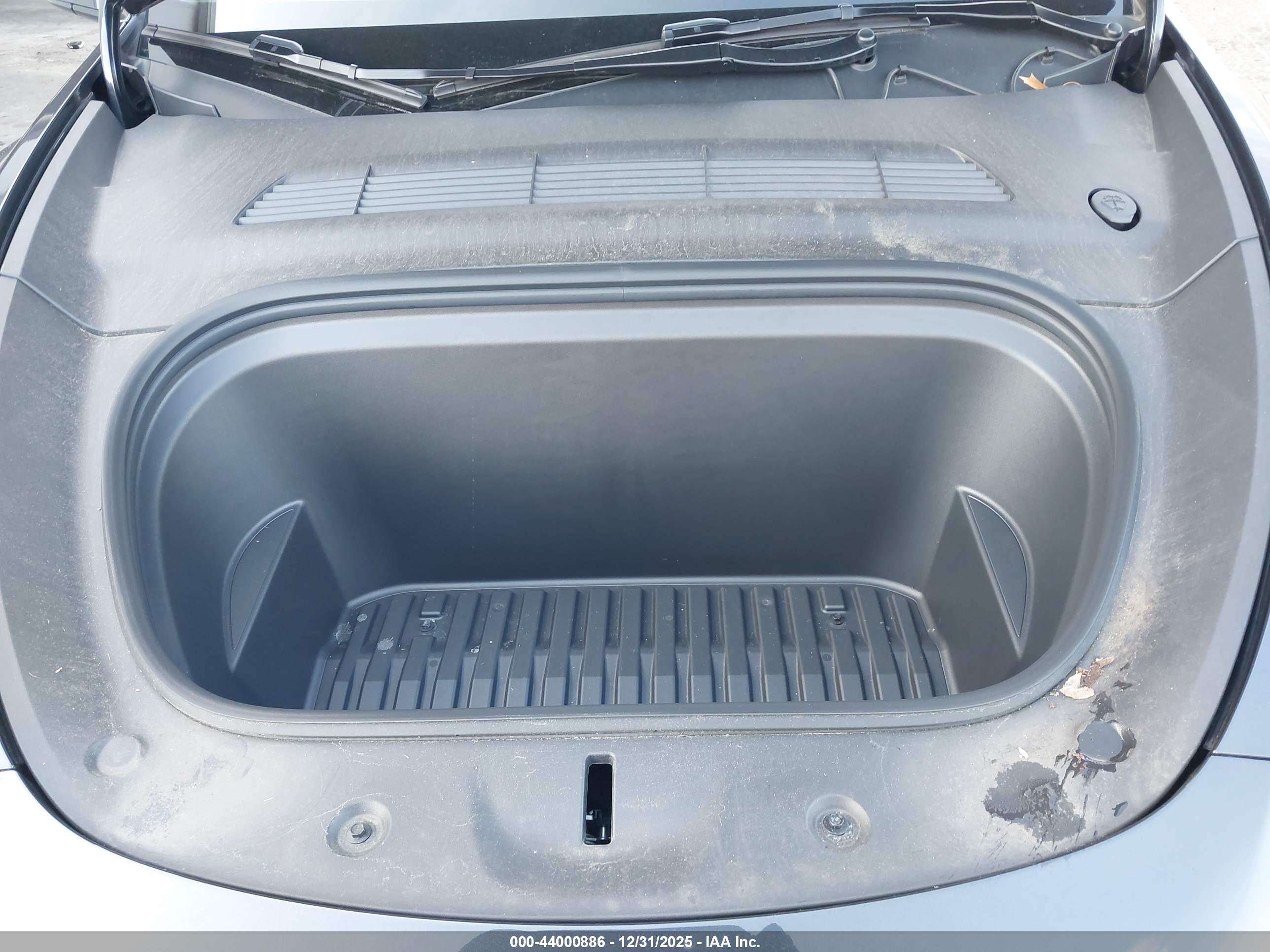 TESLA MODEL image 10