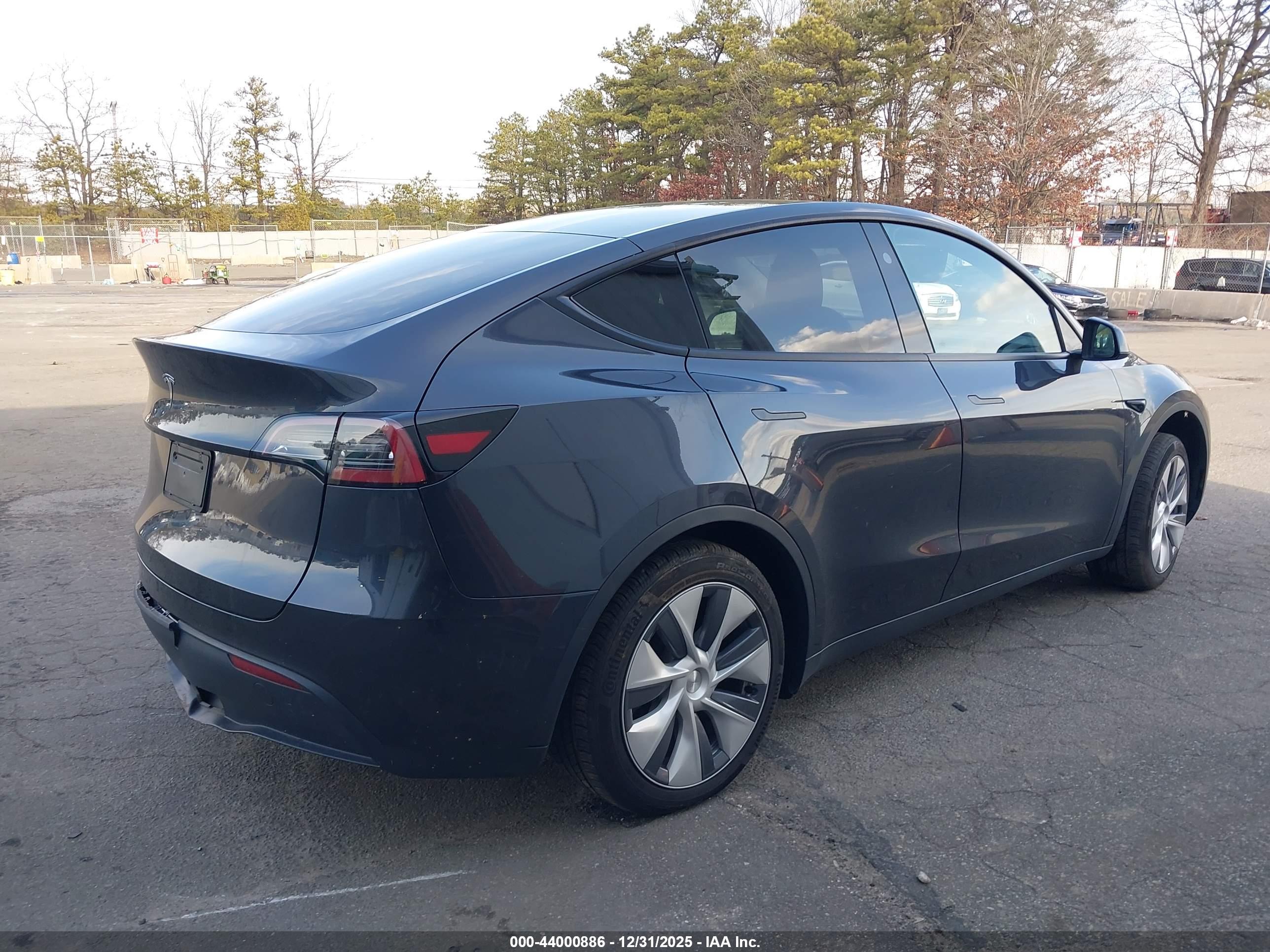 TESLA MODEL image 4