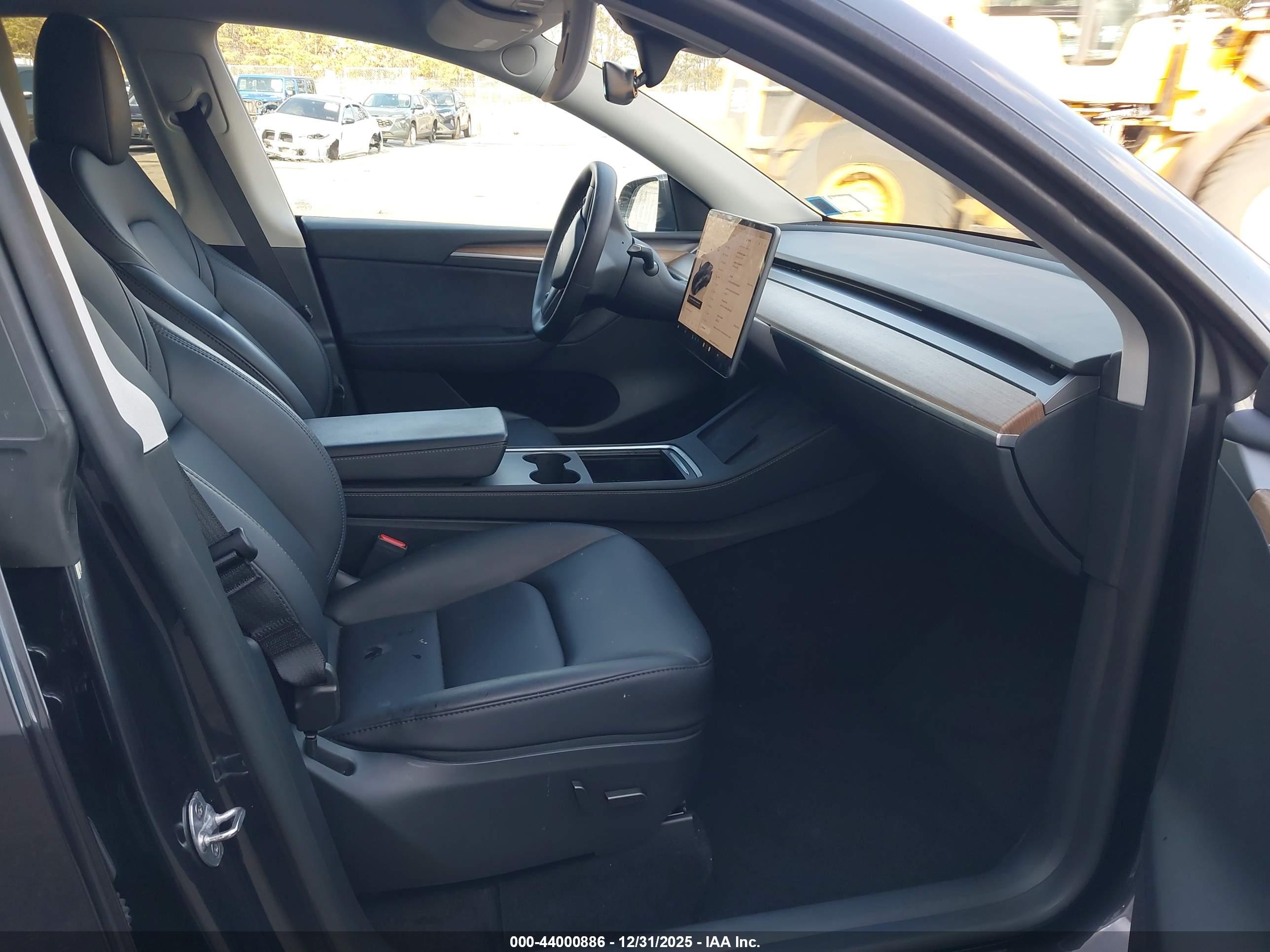 TESLA MODEL image 5
