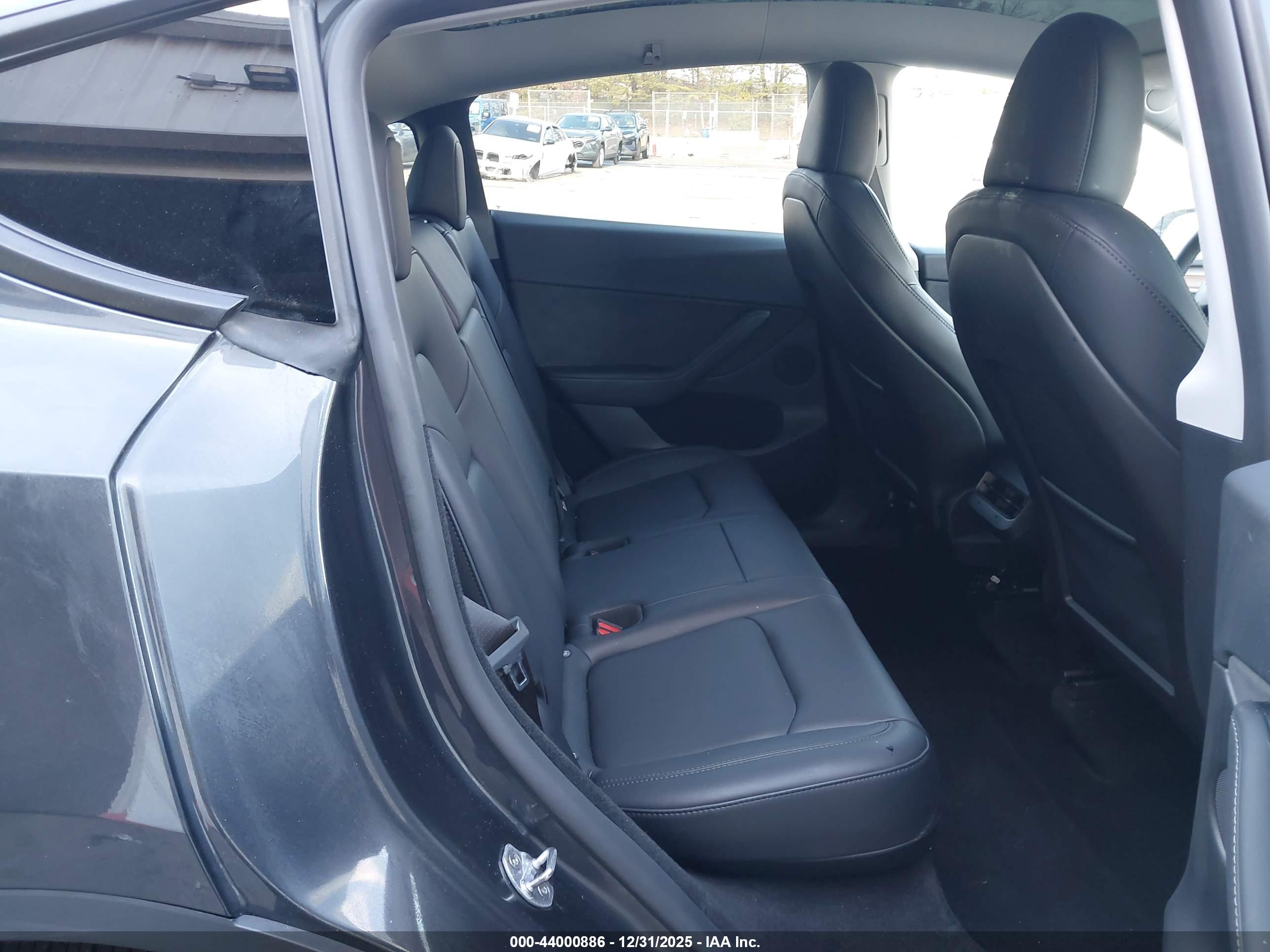 TESLA MODEL image 8