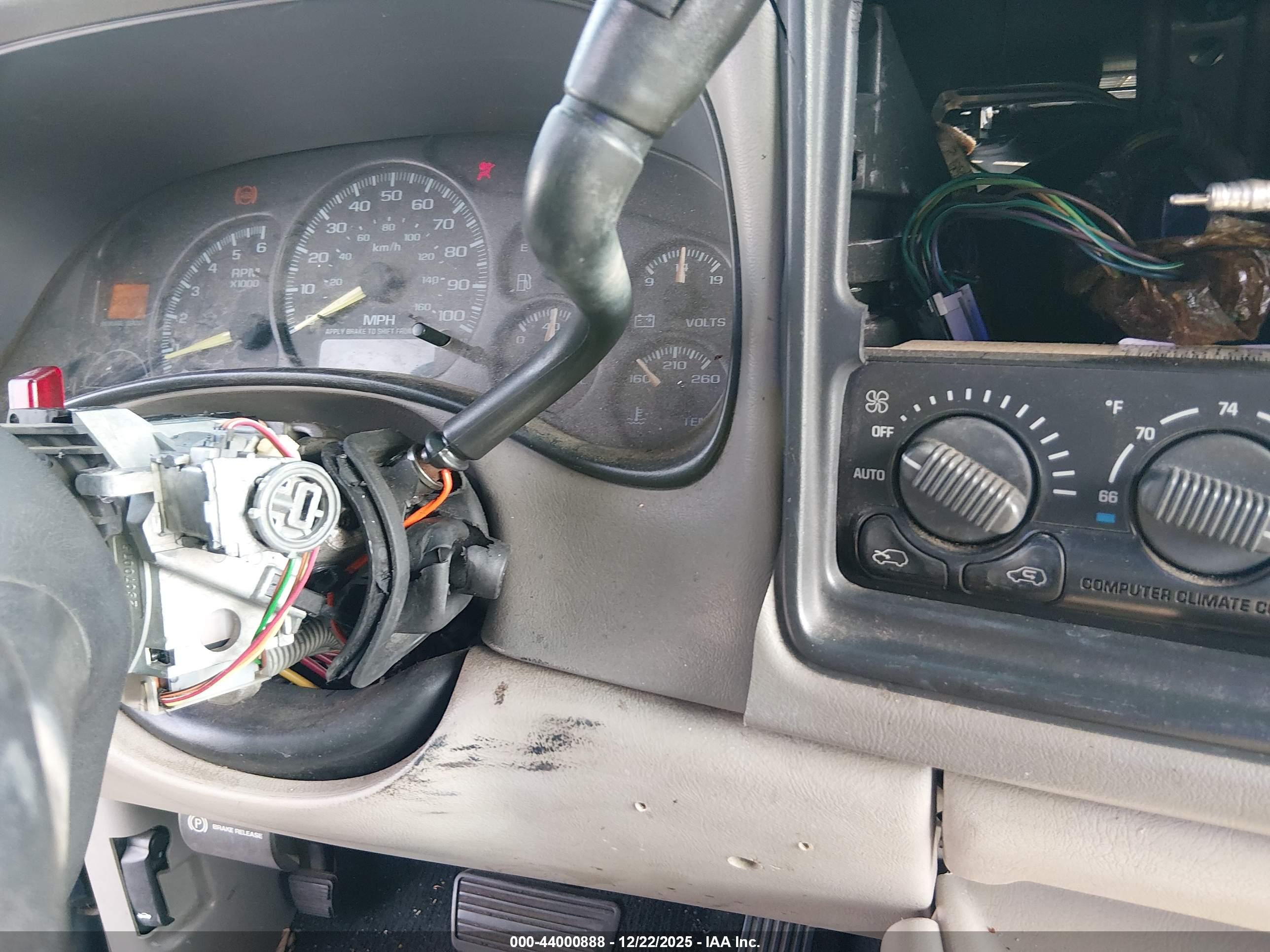 CHEVROLET TAHOE image 6