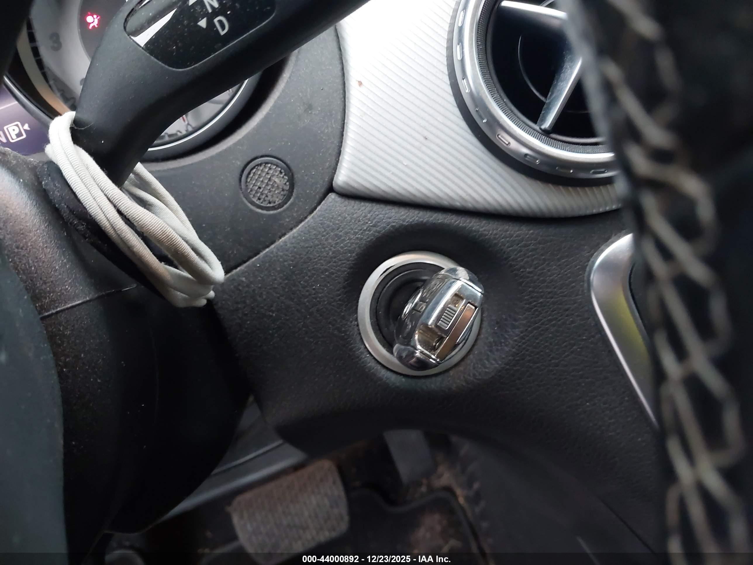 MERCEDES-BENZ GLA image 11