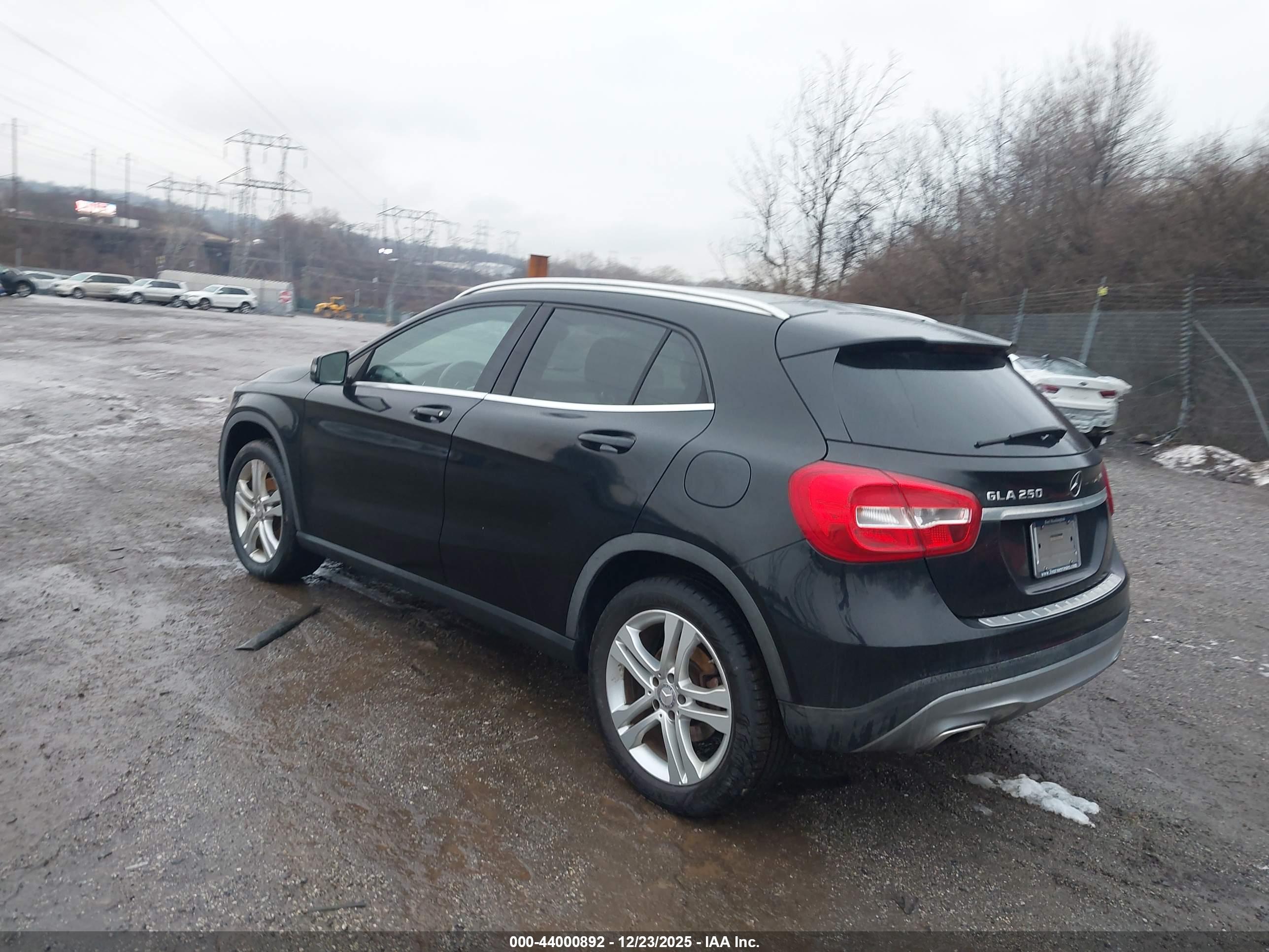MERCEDES-BENZ GLA image 3