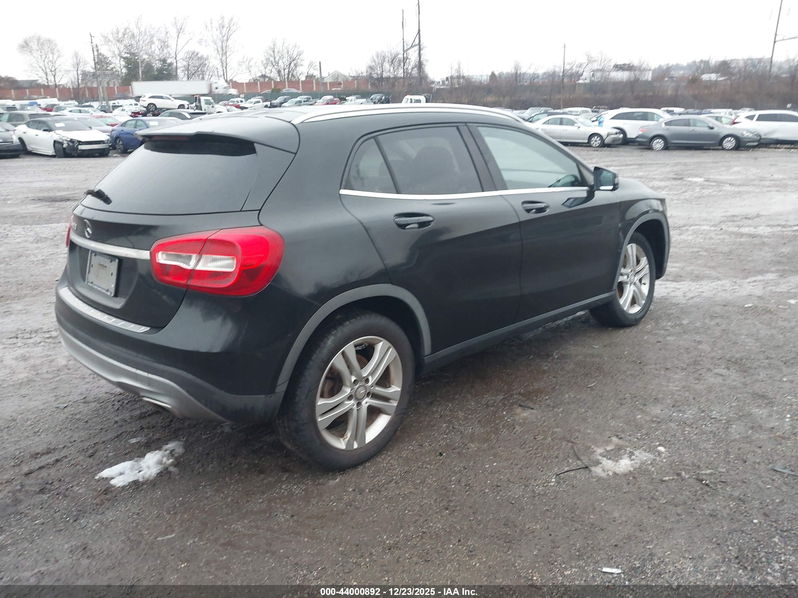 MERCEDES-BENZ GLA image 4