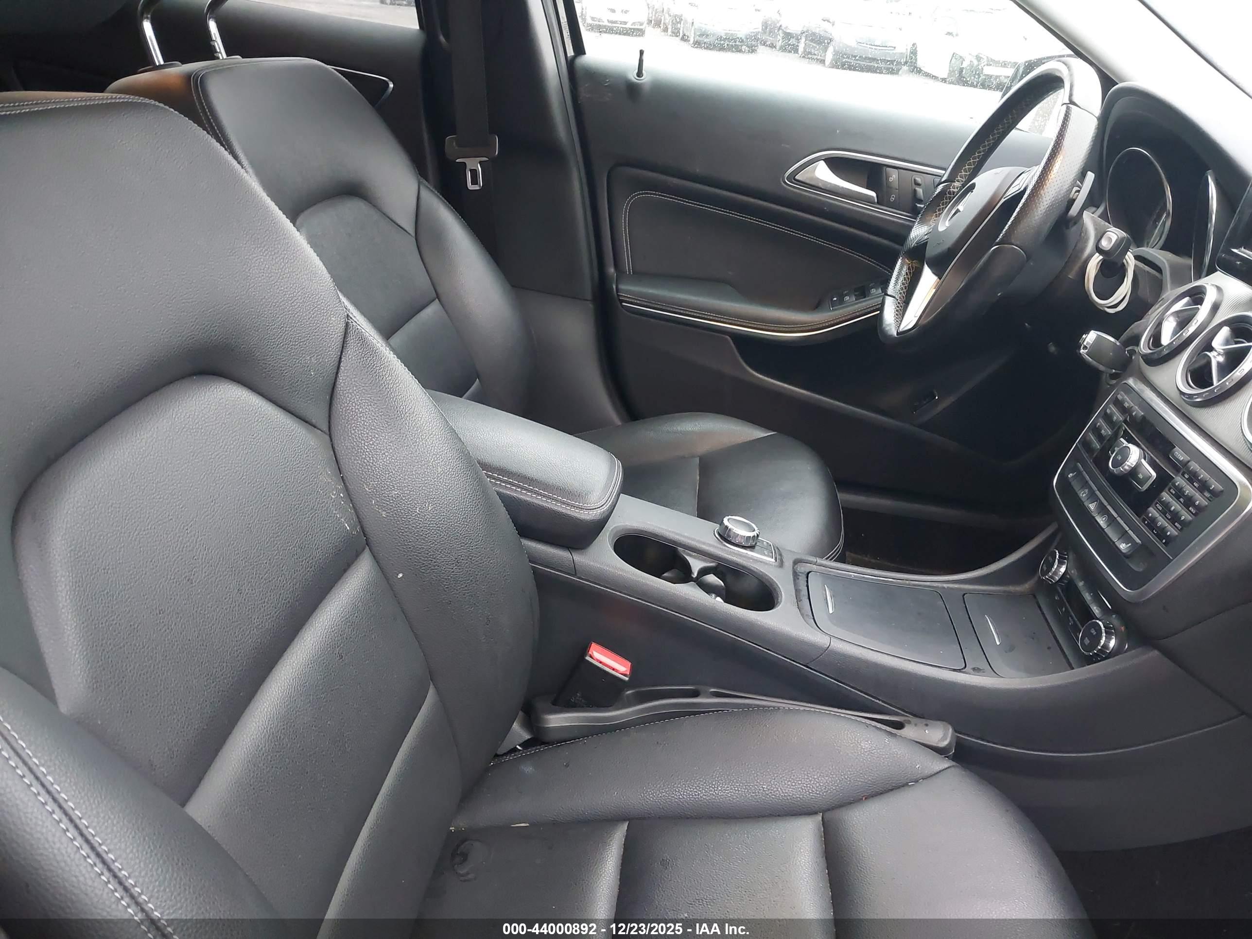 MERCEDES-BENZ GLA image 5