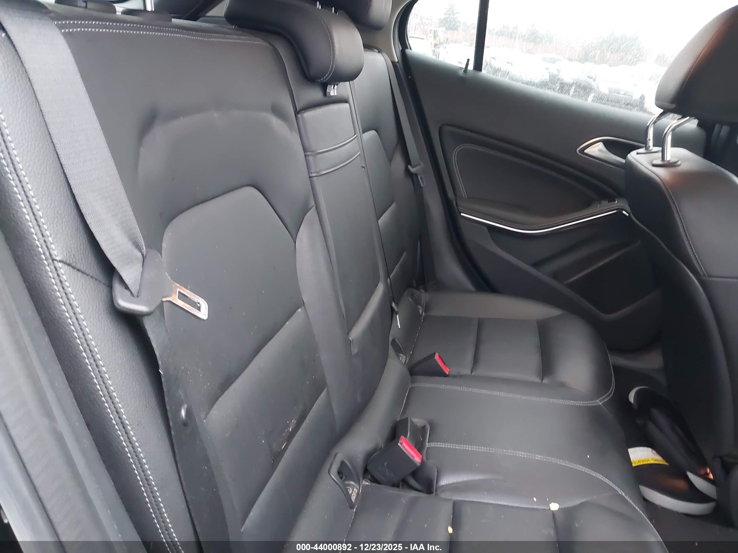MERCEDES-BENZ GLA image 8