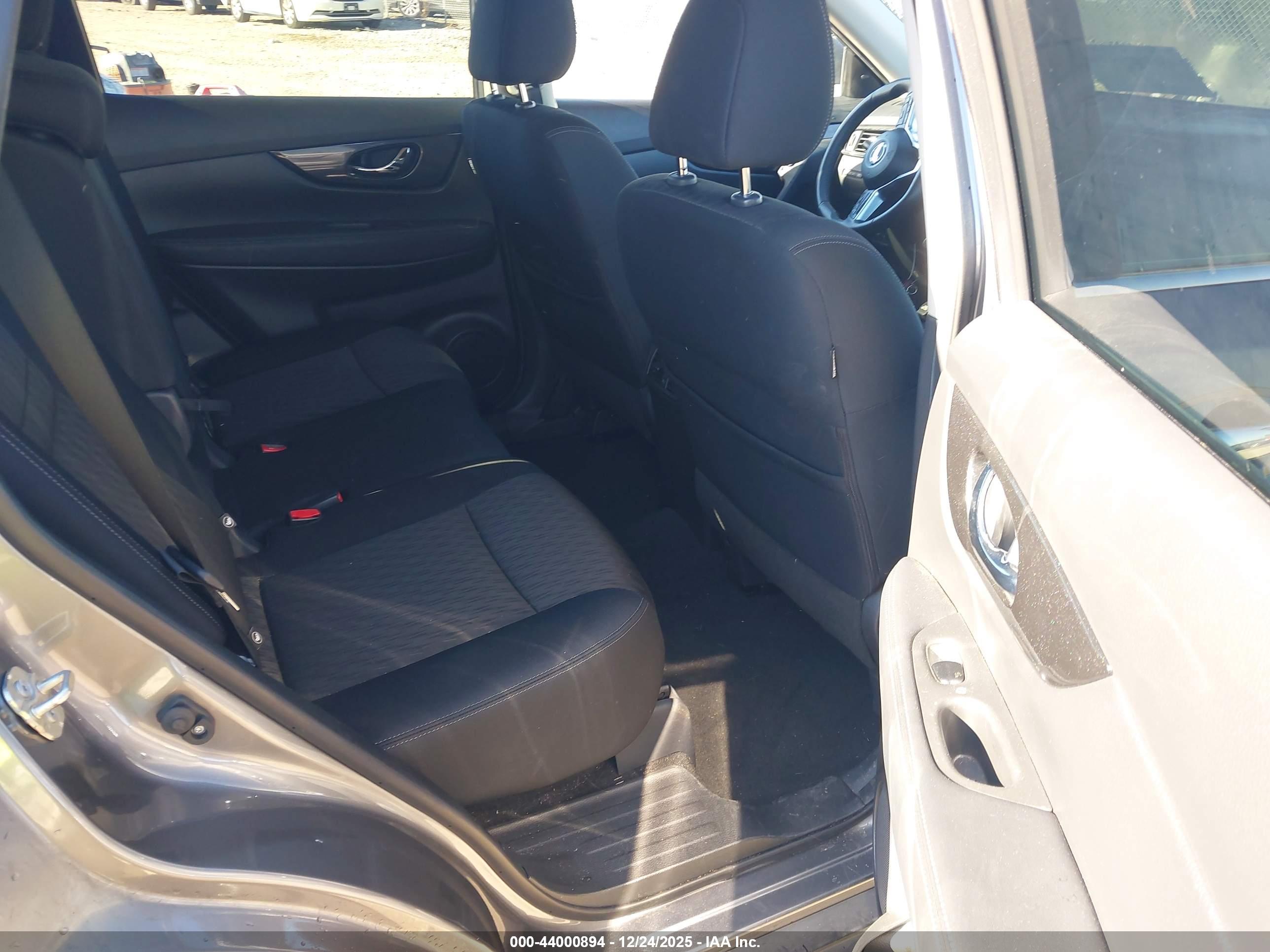 NISSAN ROGUE image 8
