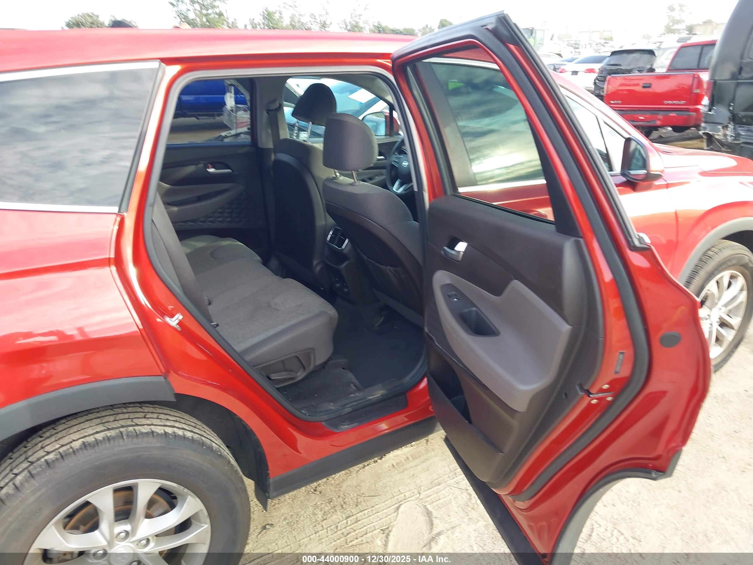 HYUNDAI SANTA image 8