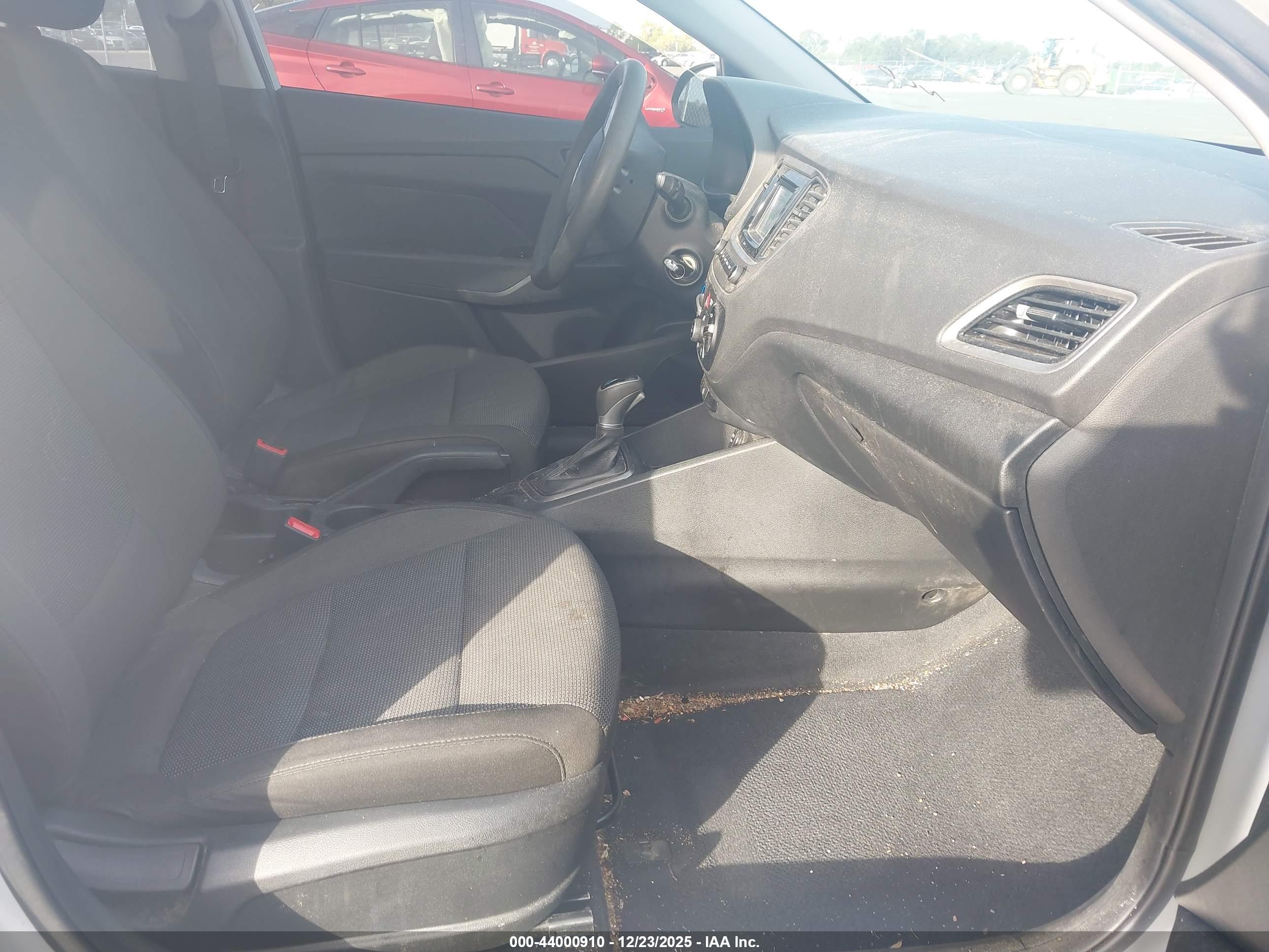 HYUNDAI ACCENT image 5