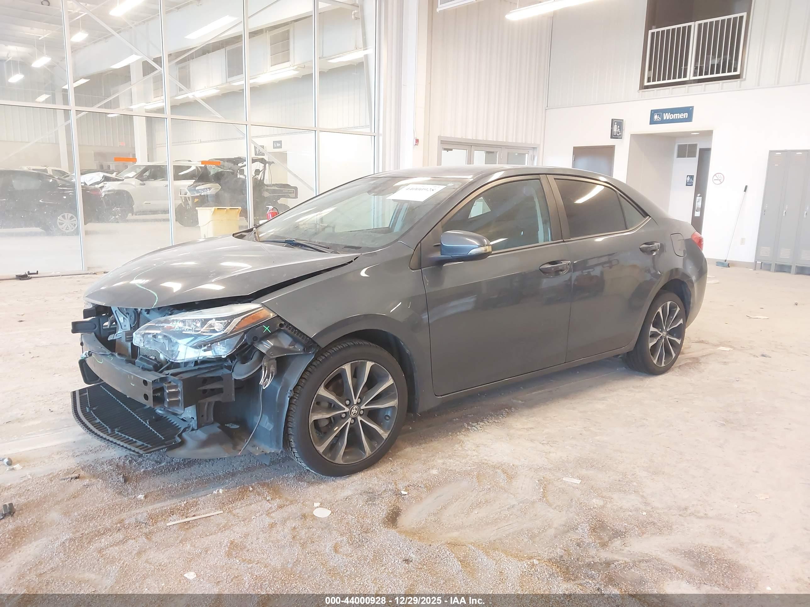 TOYOTA COROLLA image 2