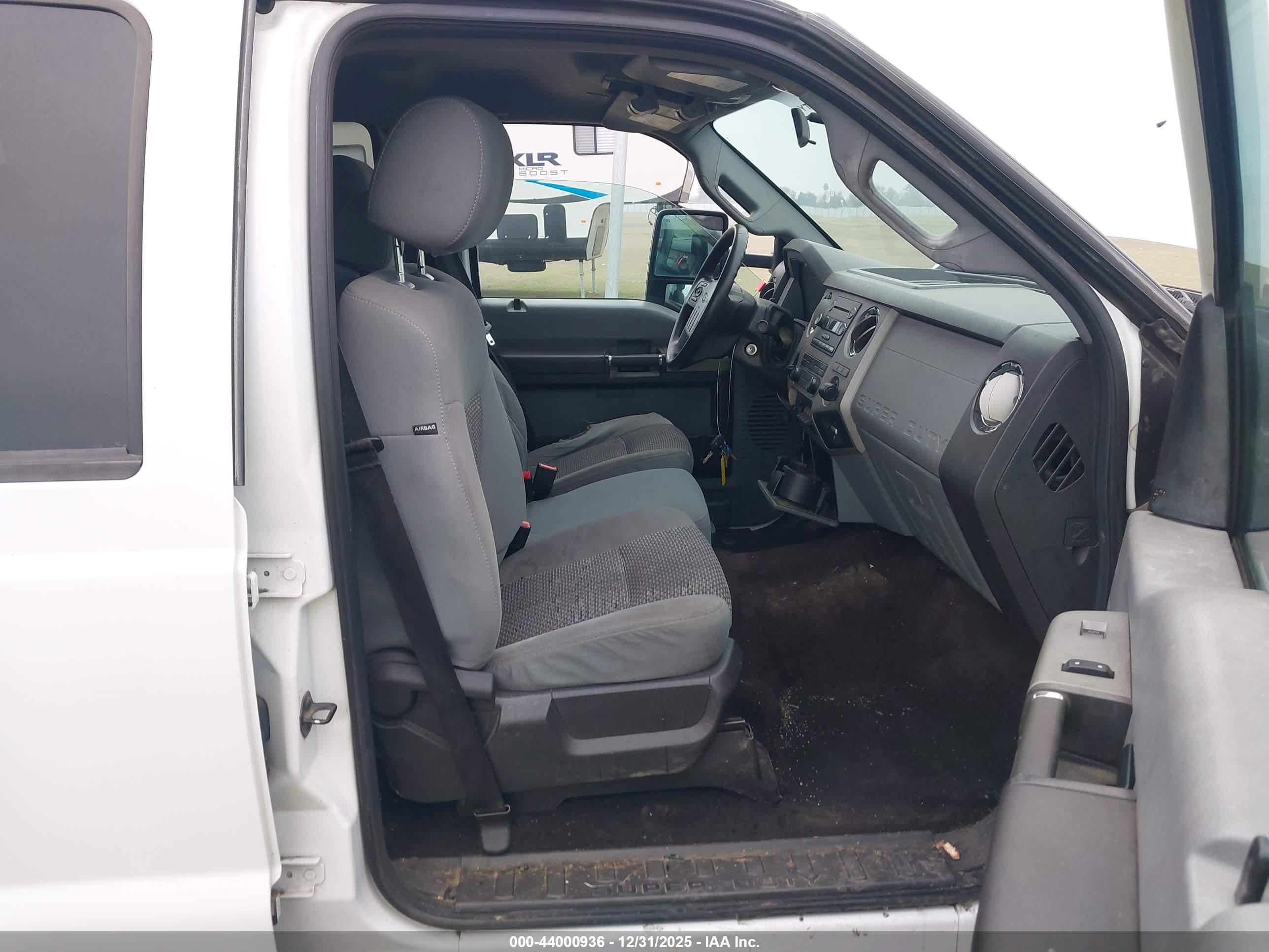 FORD F-550 image 8