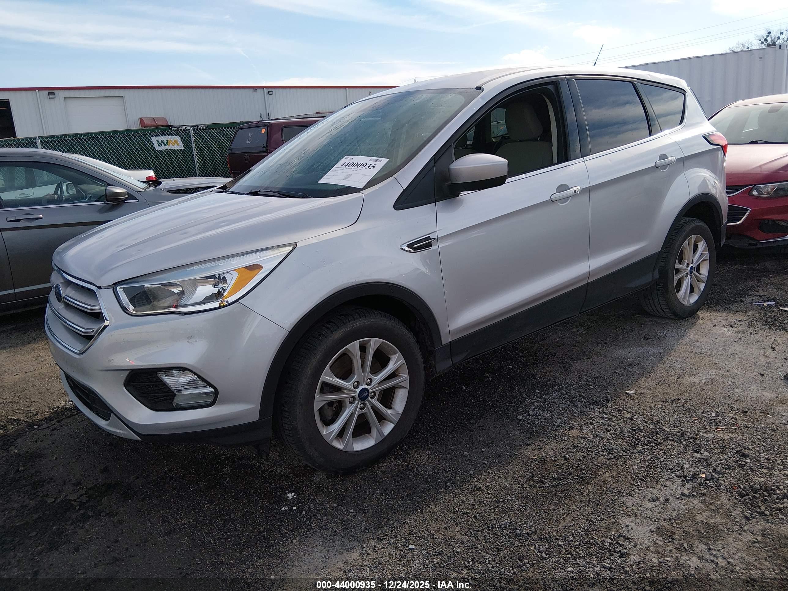 FORD ESCAPE image 2
