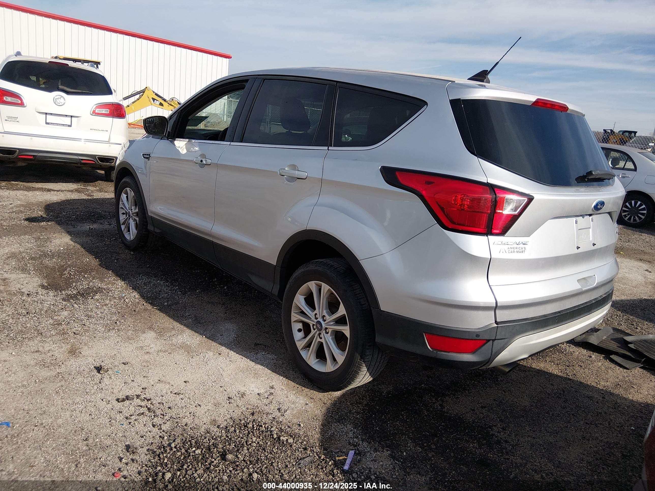 FORD ESCAPE image 3
