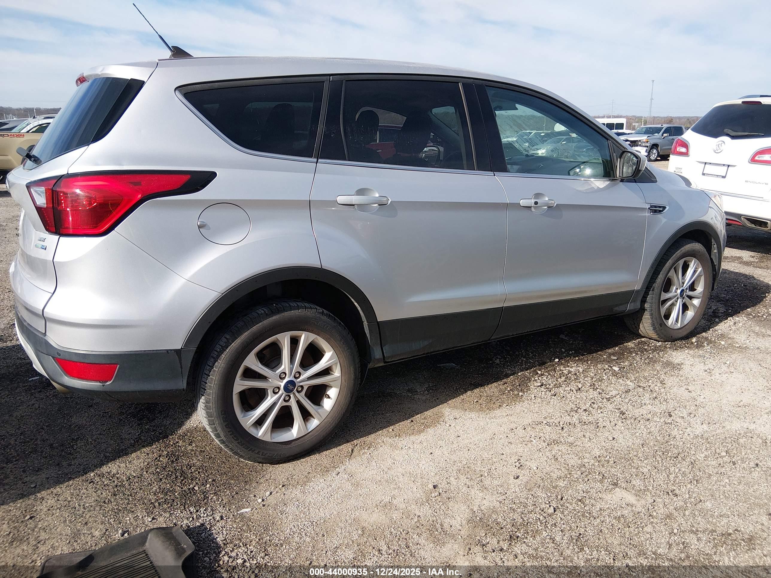 FORD ESCAPE image 4