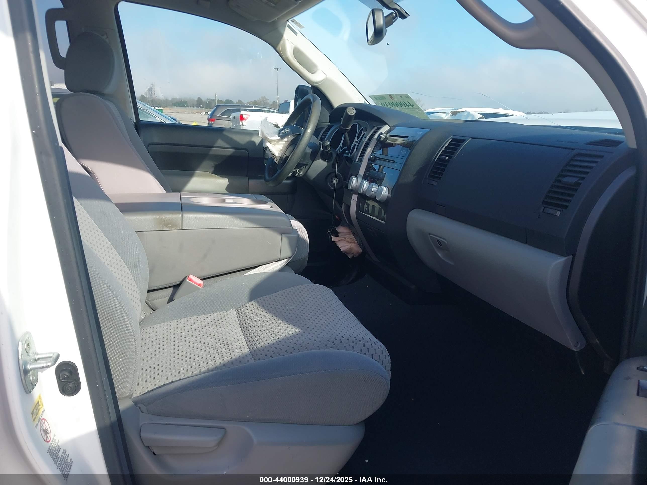 TOYOTA TUNDRA image 5