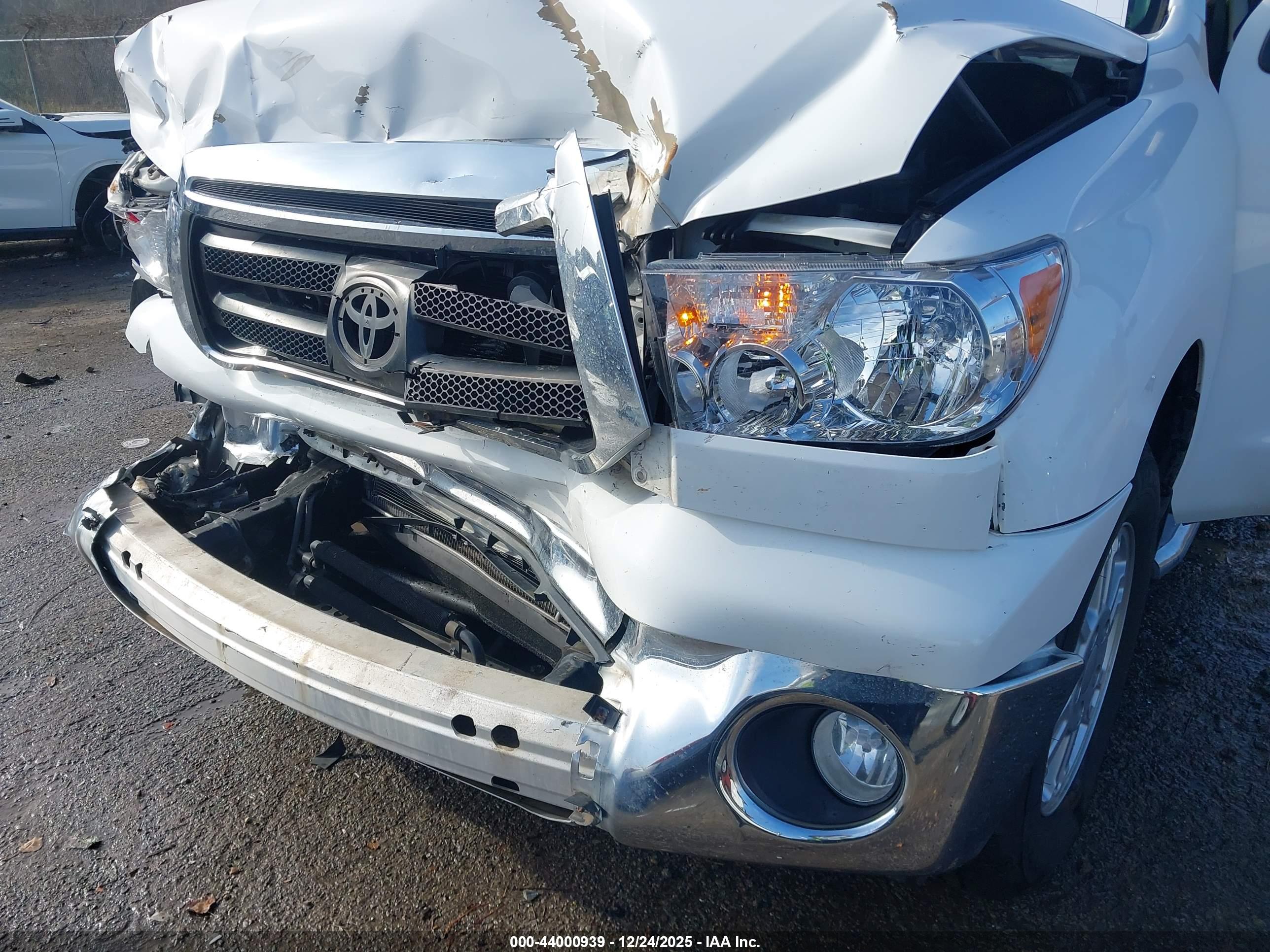 TOYOTA TUNDRA image 6