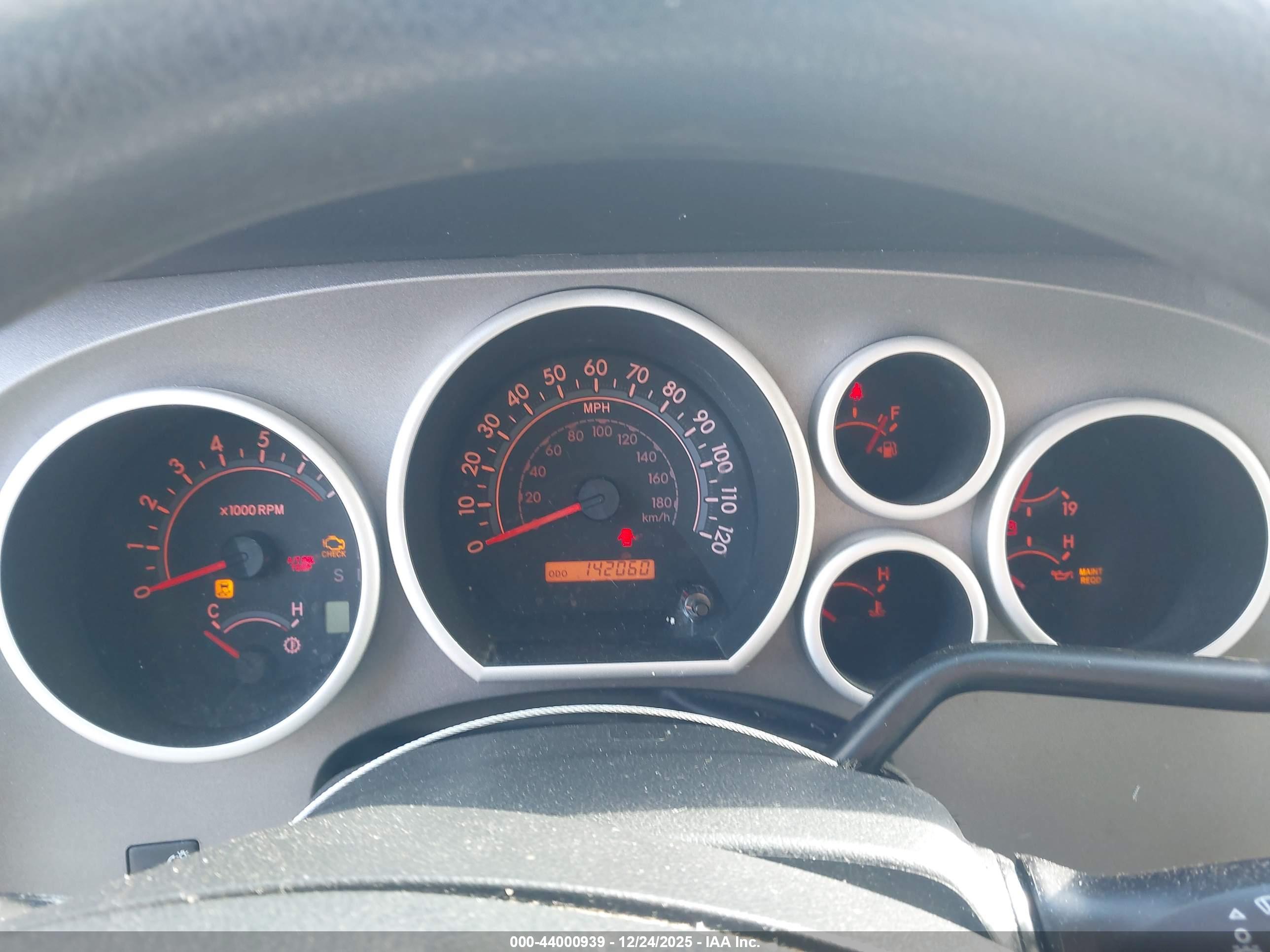 TOYOTA TUNDRA image 7