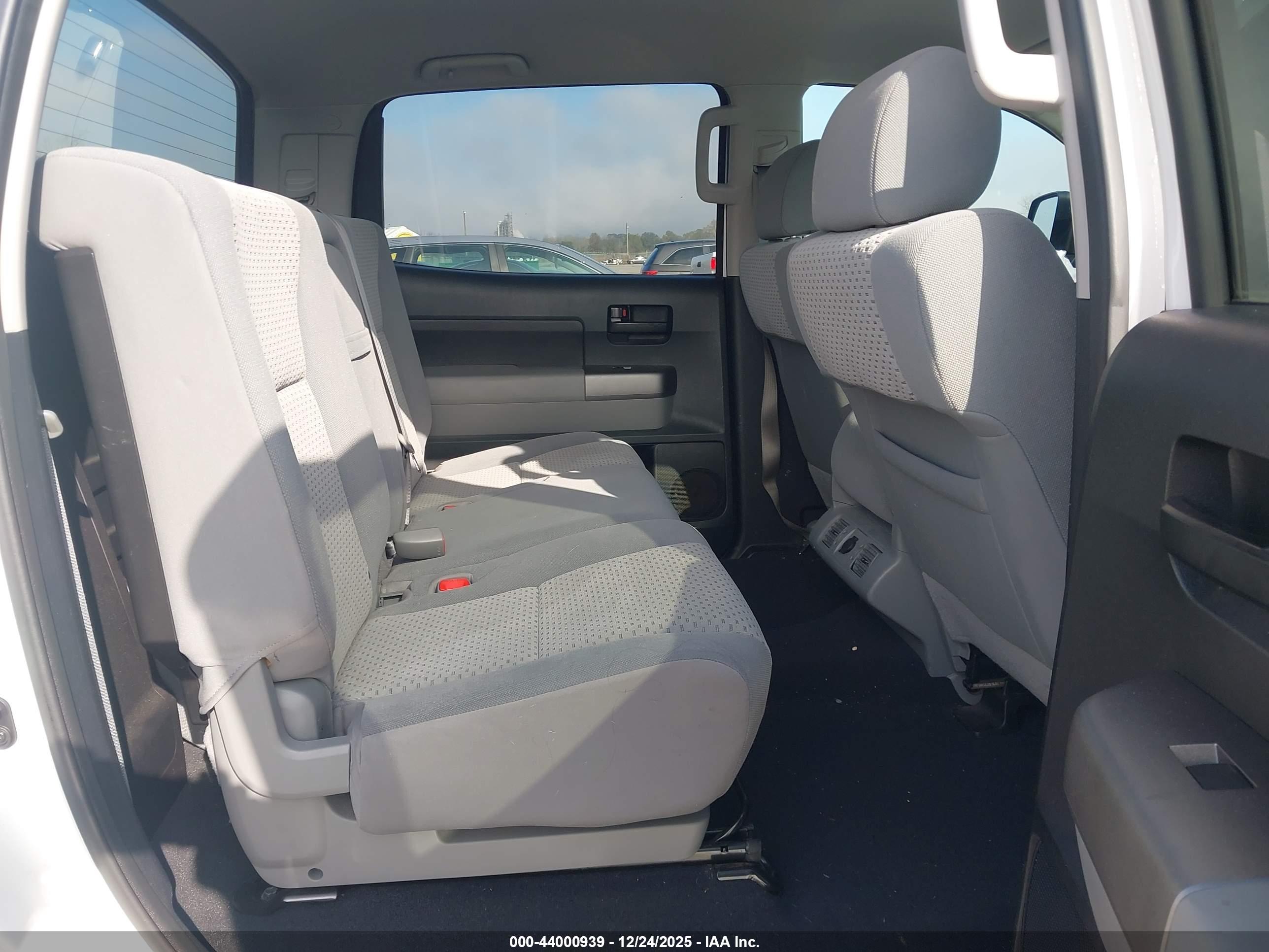 TOYOTA TUNDRA image 8