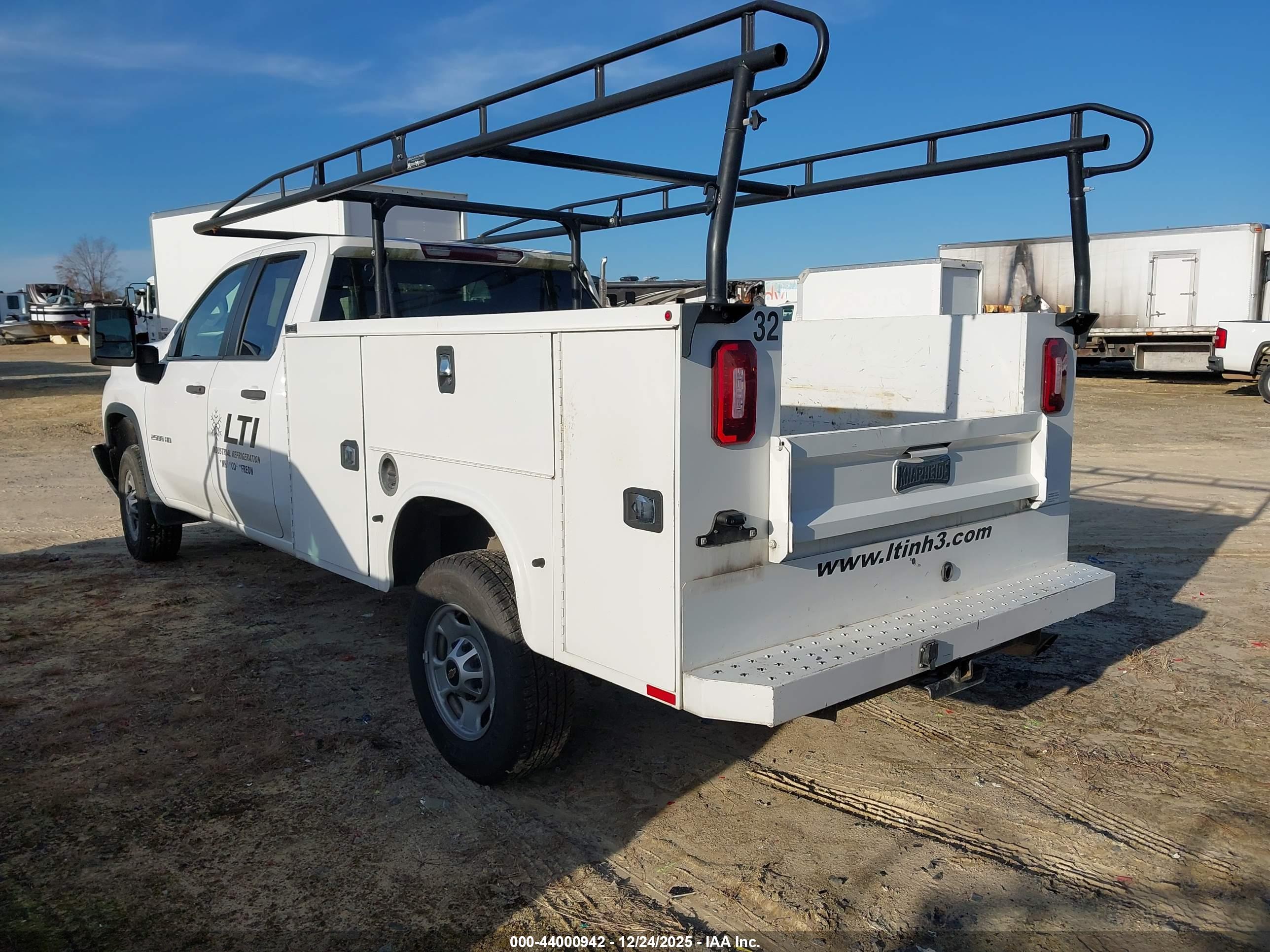 CHEVROLET SILVERADO image 3