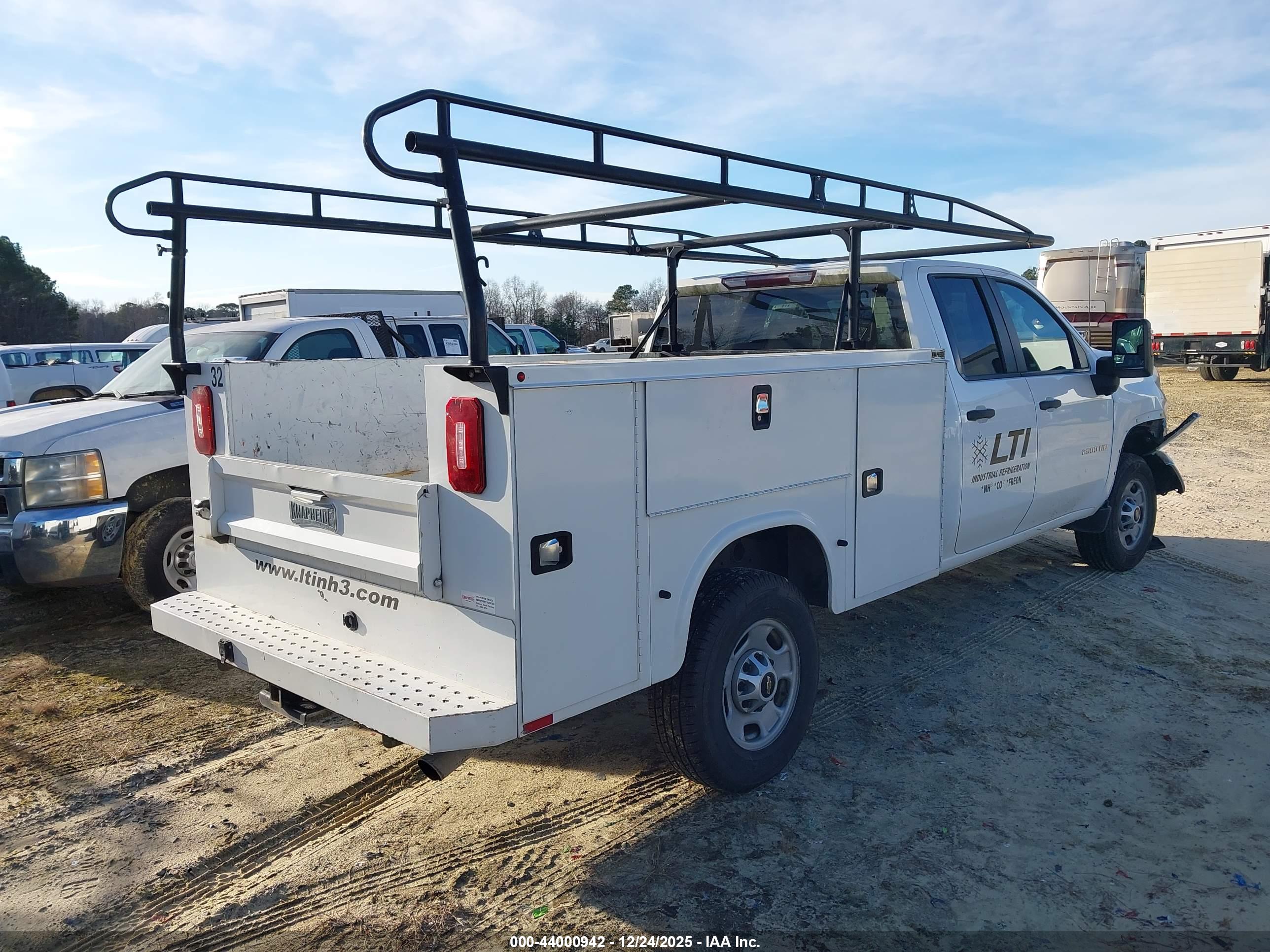CHEVROLET SILVERADO image 4
