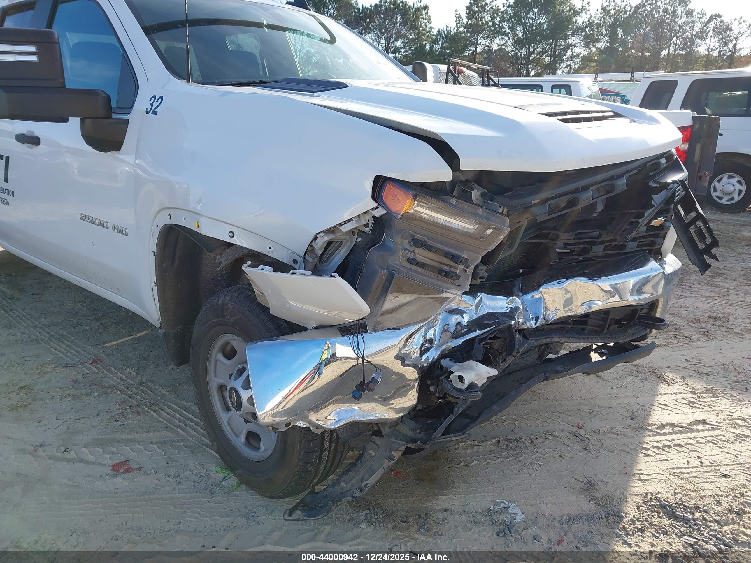 CHEVROLET SILVERADO image 6