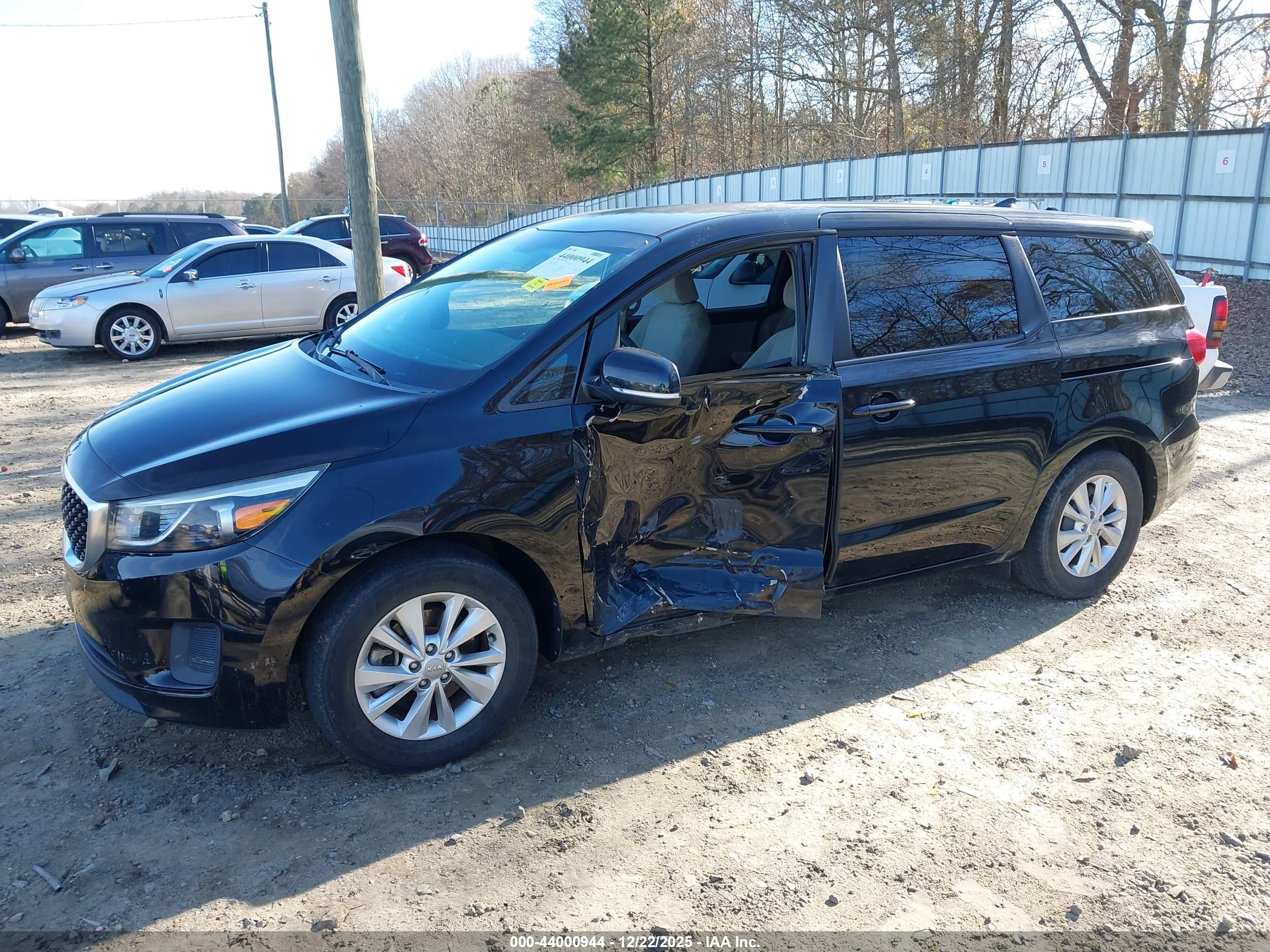 KIA SEDONA image 6