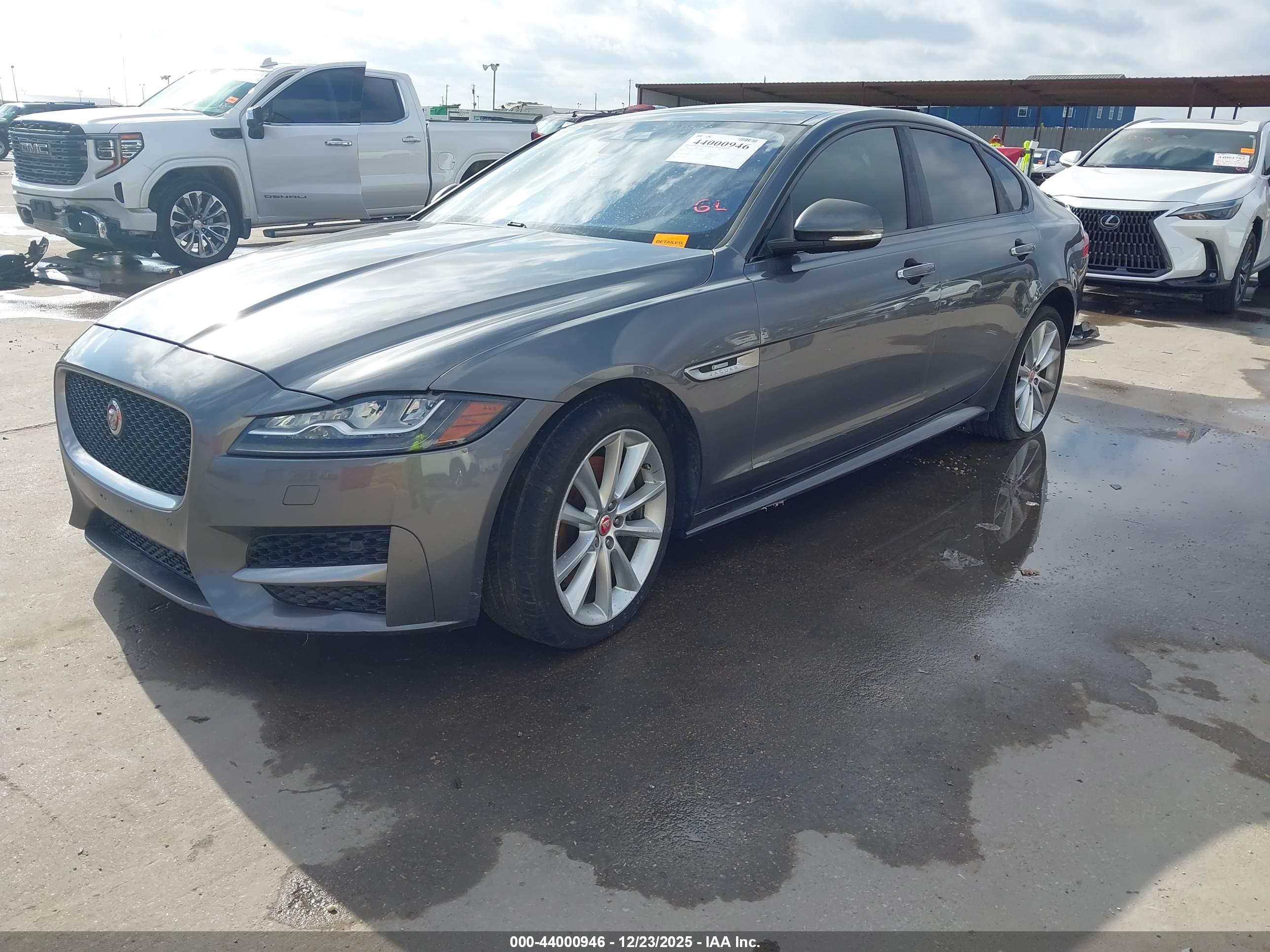JAGUAR XF image 2