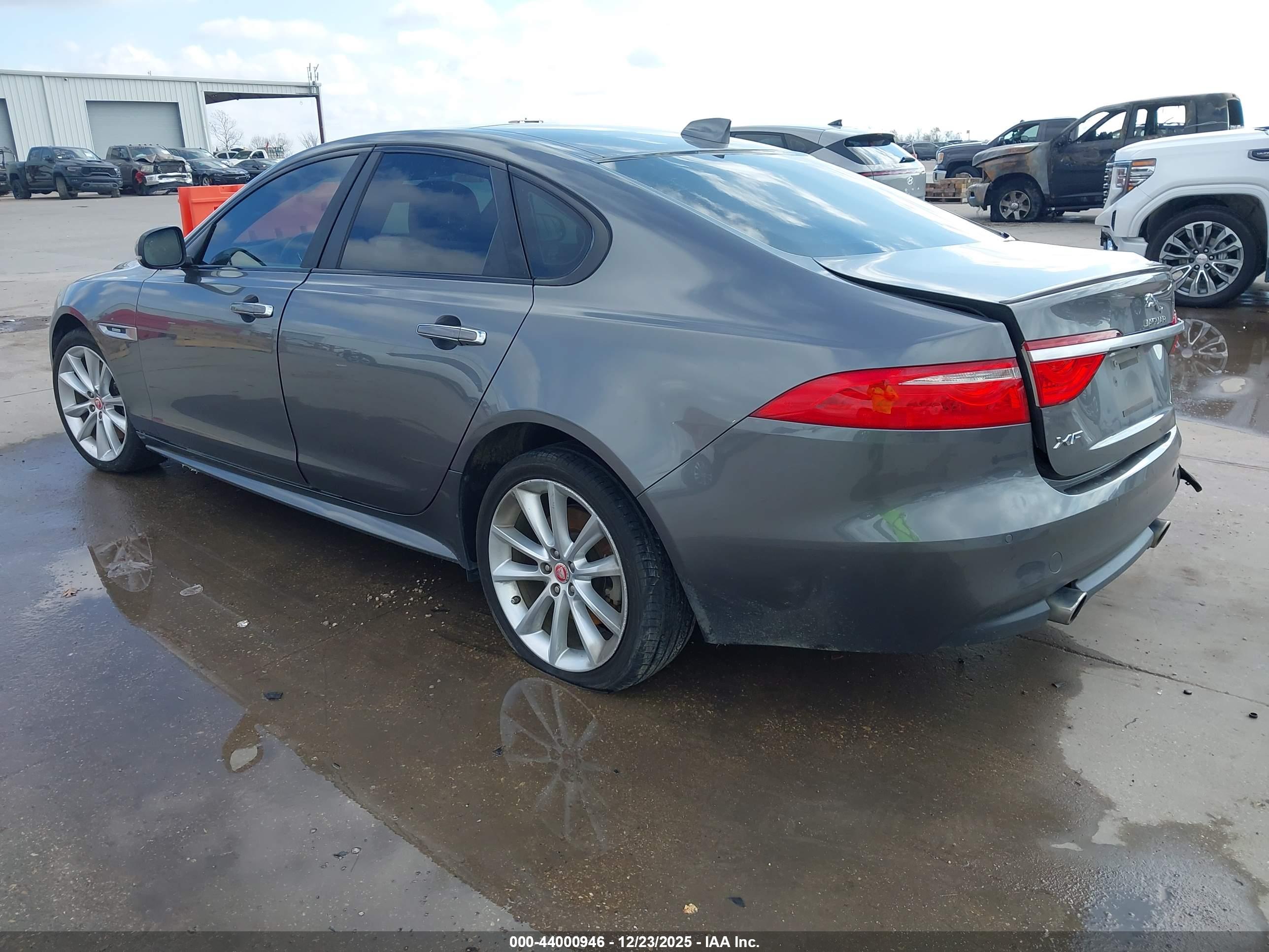 JAGUAR XF image 3