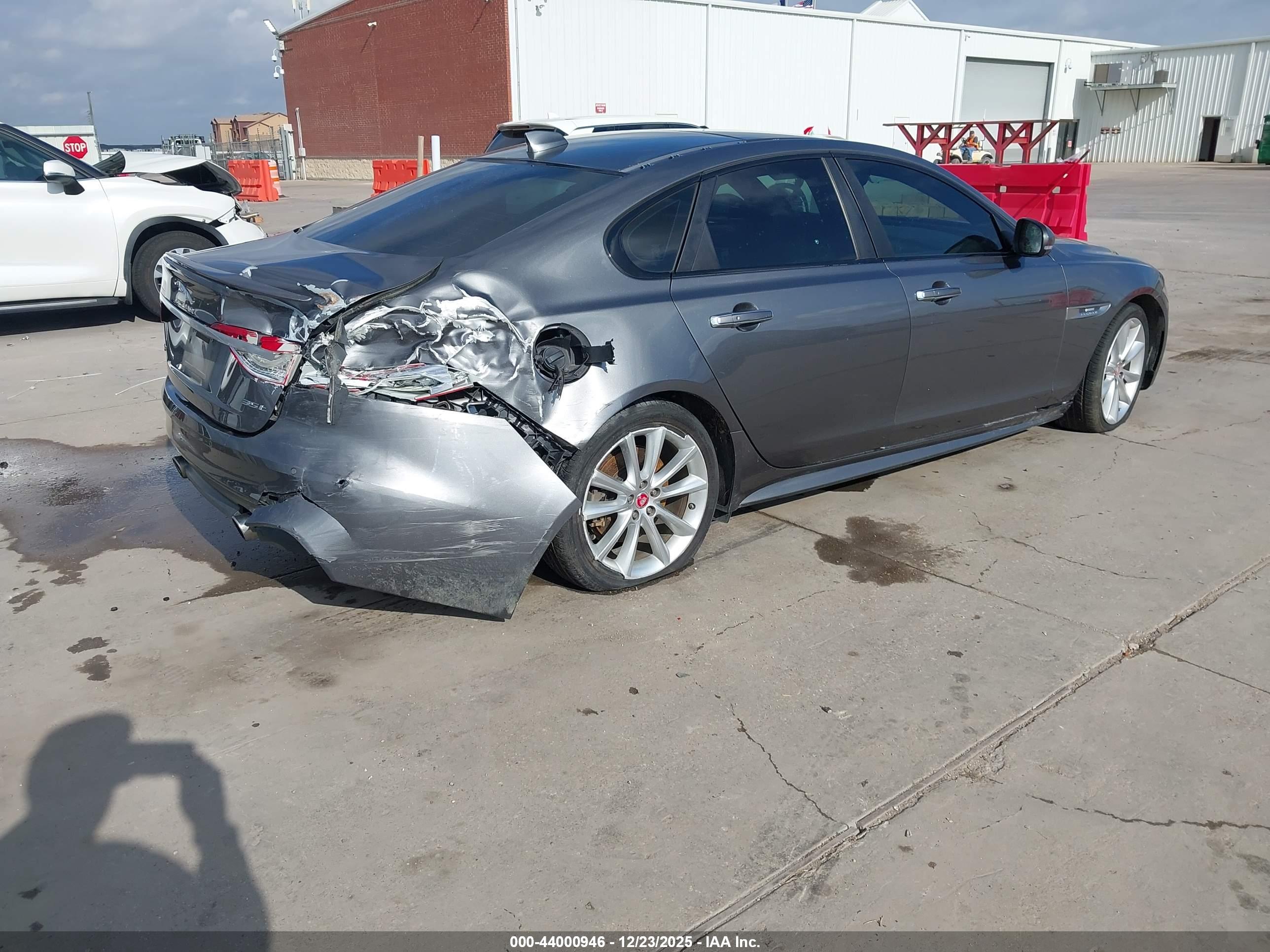 JAGUAR XF image 4