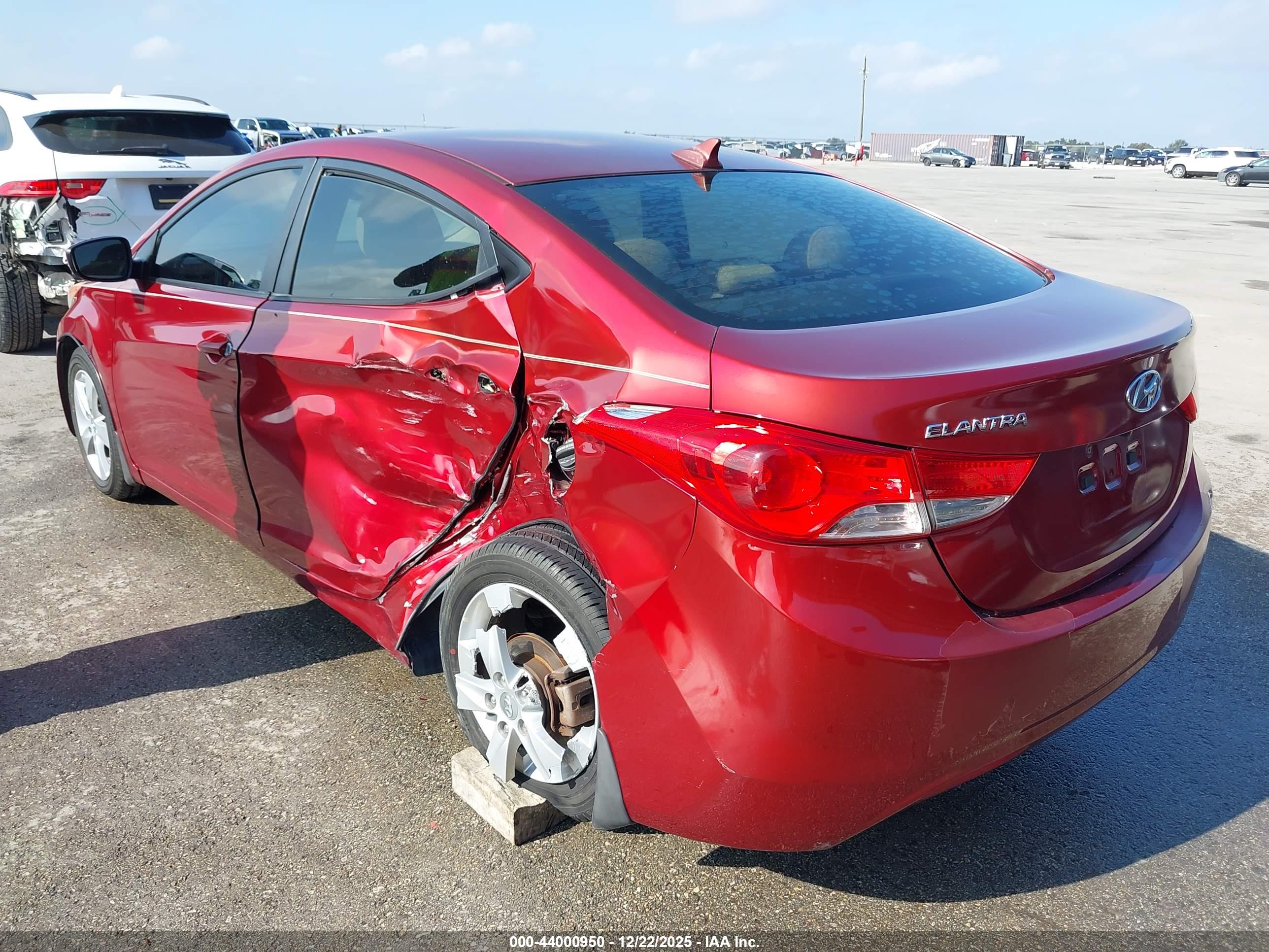 HYUNDAI ELANTRA image 3
