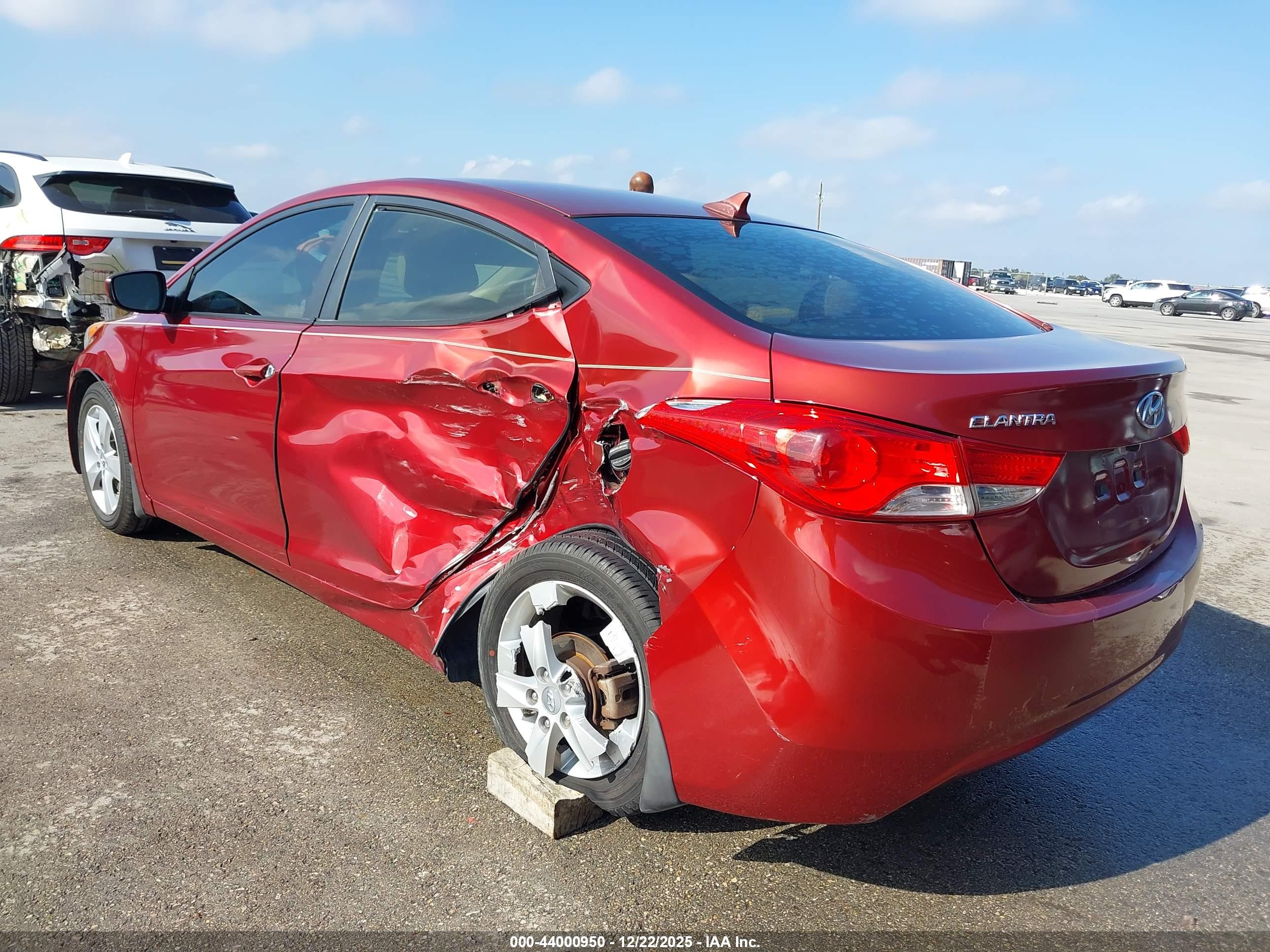 HYUNDAI ELANTRA image 6